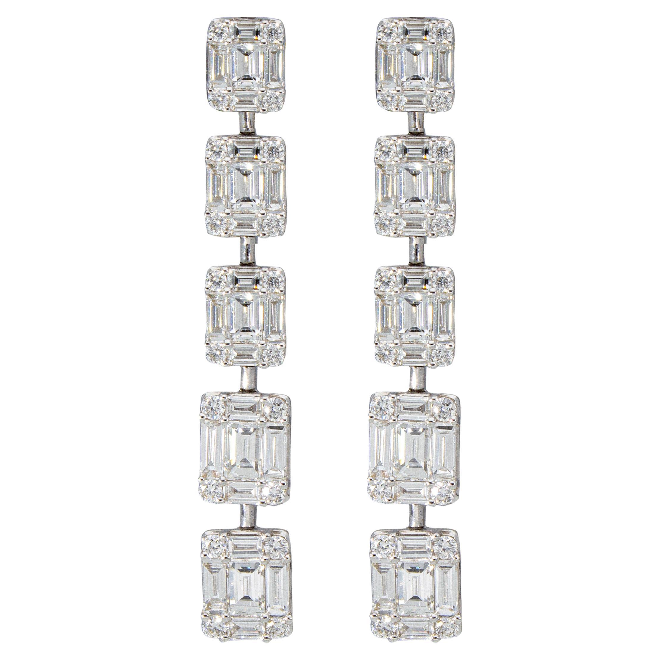 3.65 ct Drop Earrings of Diamonds, Diamond and Baguette Cut. 18 Kt White Gold