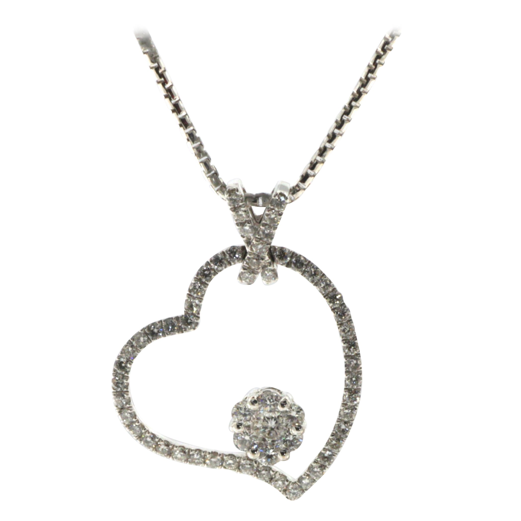 Dieser Anhänger besteht aus 0,73 Karat Diamanten, die in 18 Karat Weißgold gefasst sind. Die Kette ist nicht im Lieferumfang enthalten.

18 Karat Weißgold
Runder Diamant 0,73 Karat
