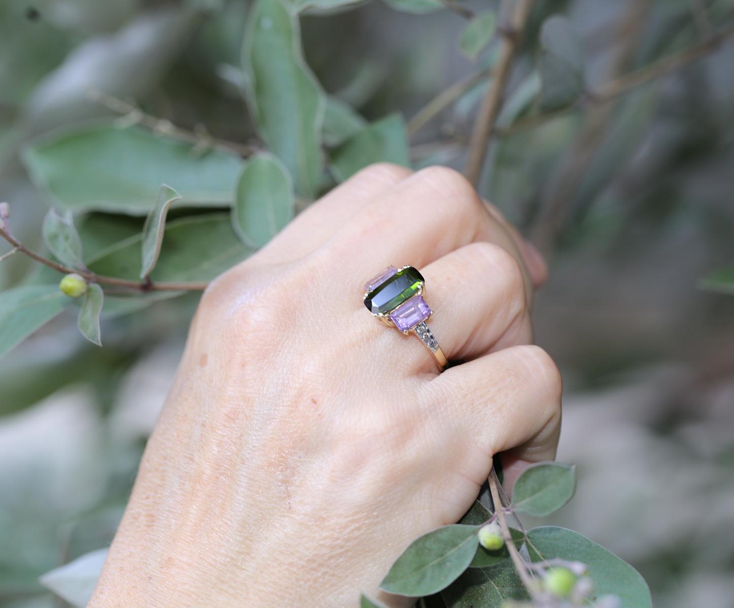 Taille mixte Diamonds Peridot Amethyst Suffragist Ring 14K Yellow Gold, 1890 en vente