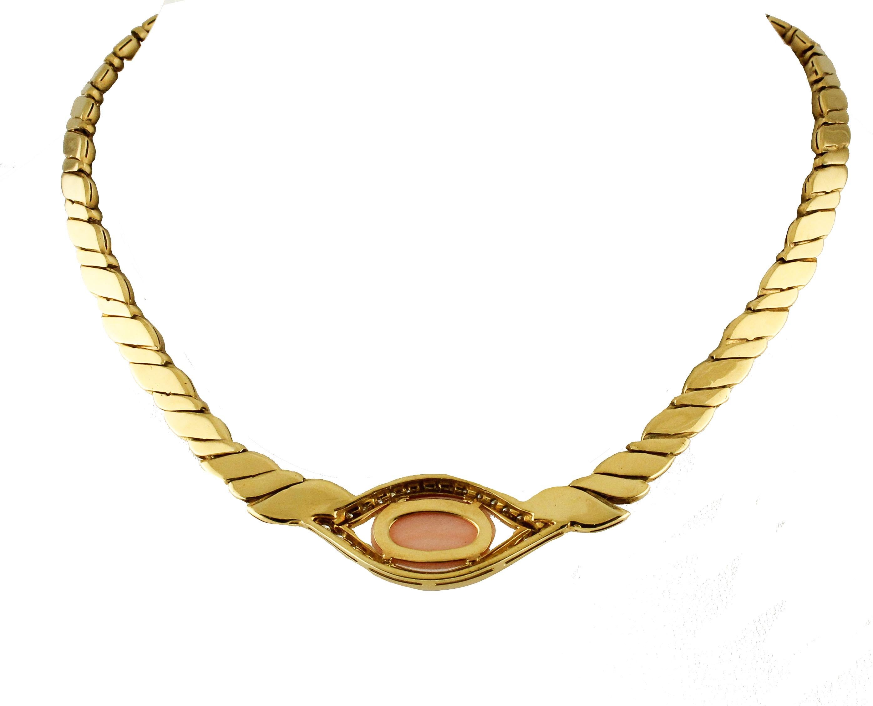 SHIPPING POLICY:
No additional costs will be added to this order.
Shipping costs will be totally covered by the seller (customs duties included). 
 
Very elegant and sophisticate chain necklace in 18K yellow gold with a central pink coral button