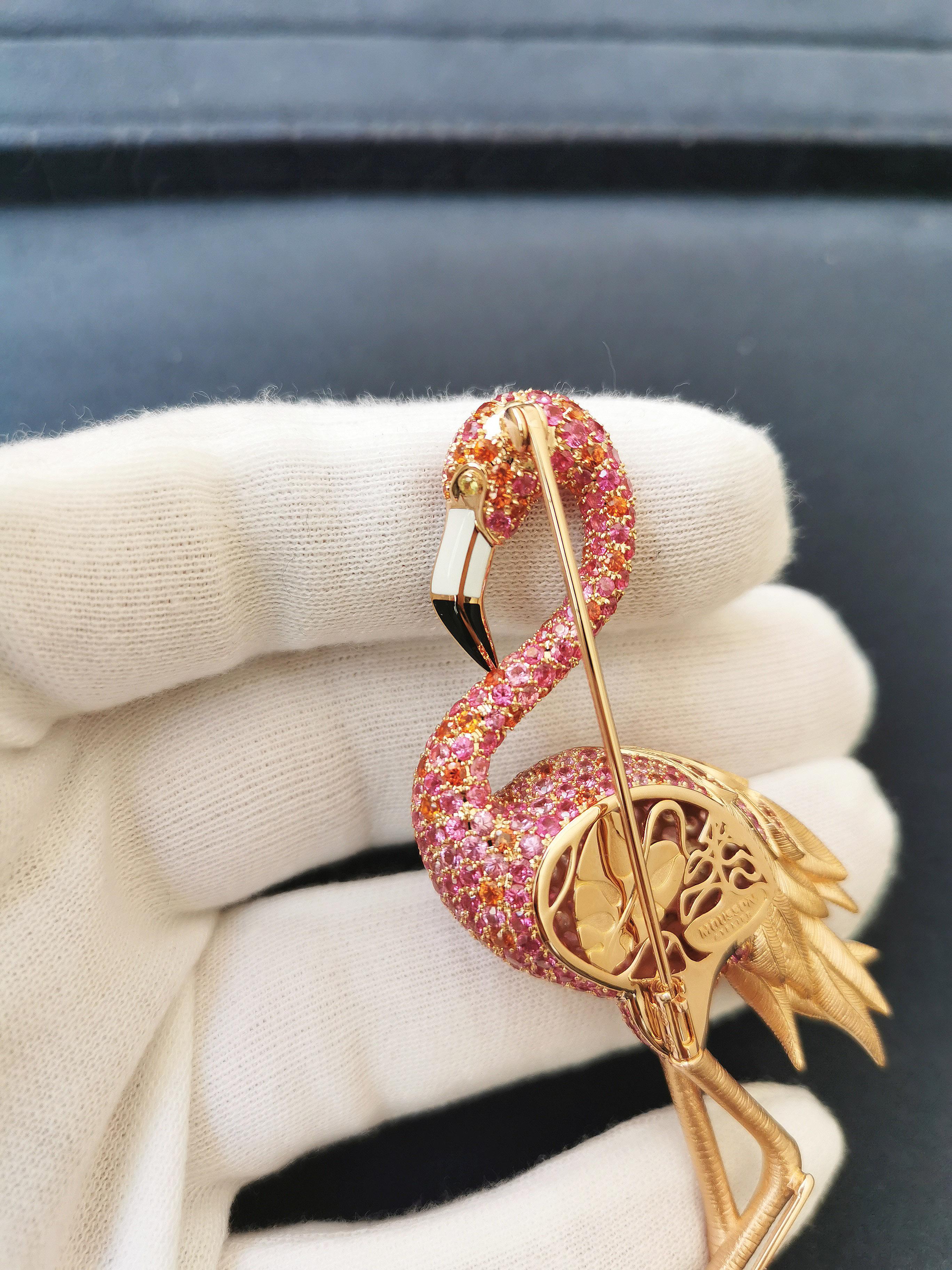 Broche flamingo en or rose 18 carats, diamants, saphirs roses orangés et émail en vente 2