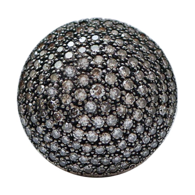 Anello con diamanti, oro rosa e argento.