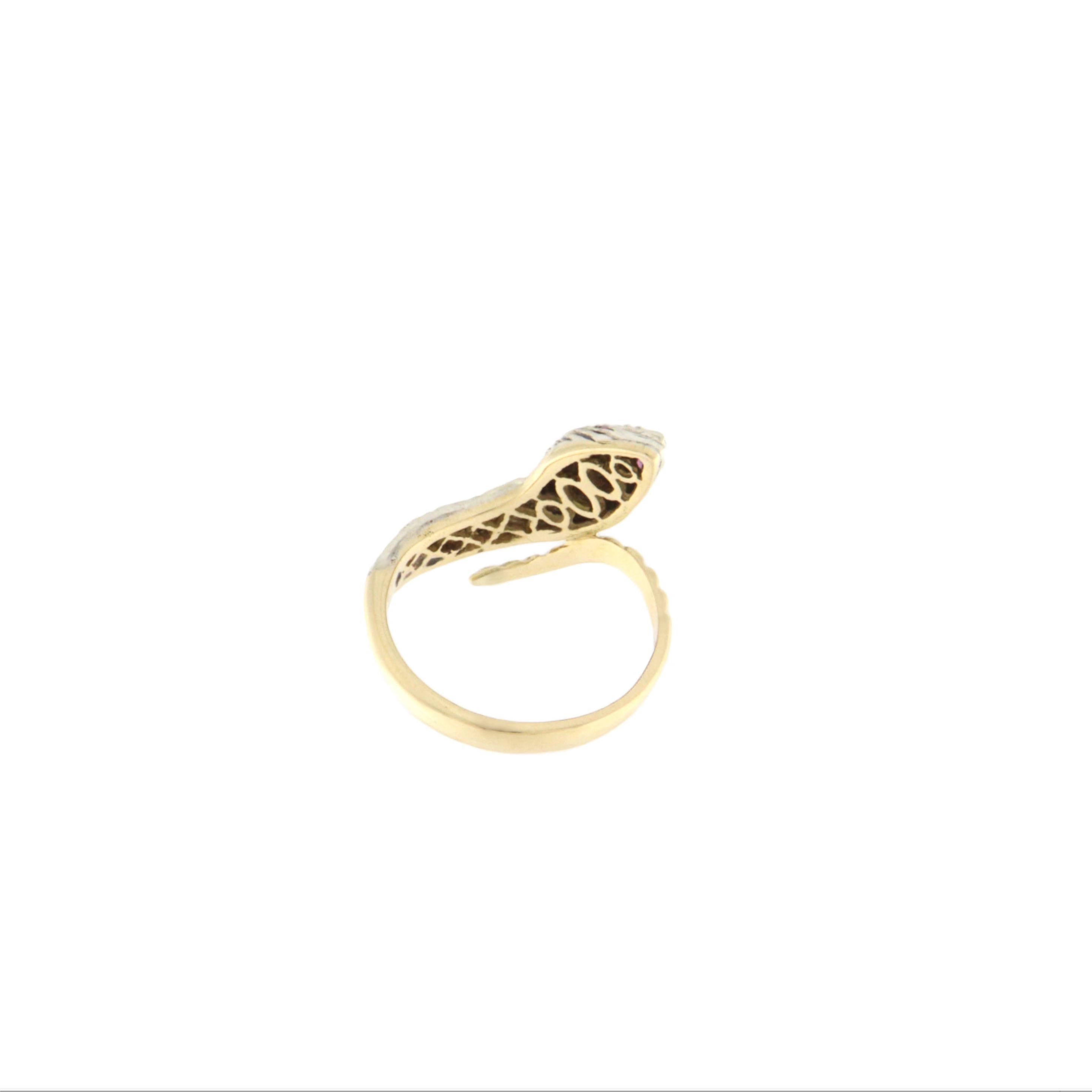 Anello Cocktail con diamanti e rubini in oro giallo 14 carati e argento con serpente In condizioni Nuovo in vendita a Marcianise, IT