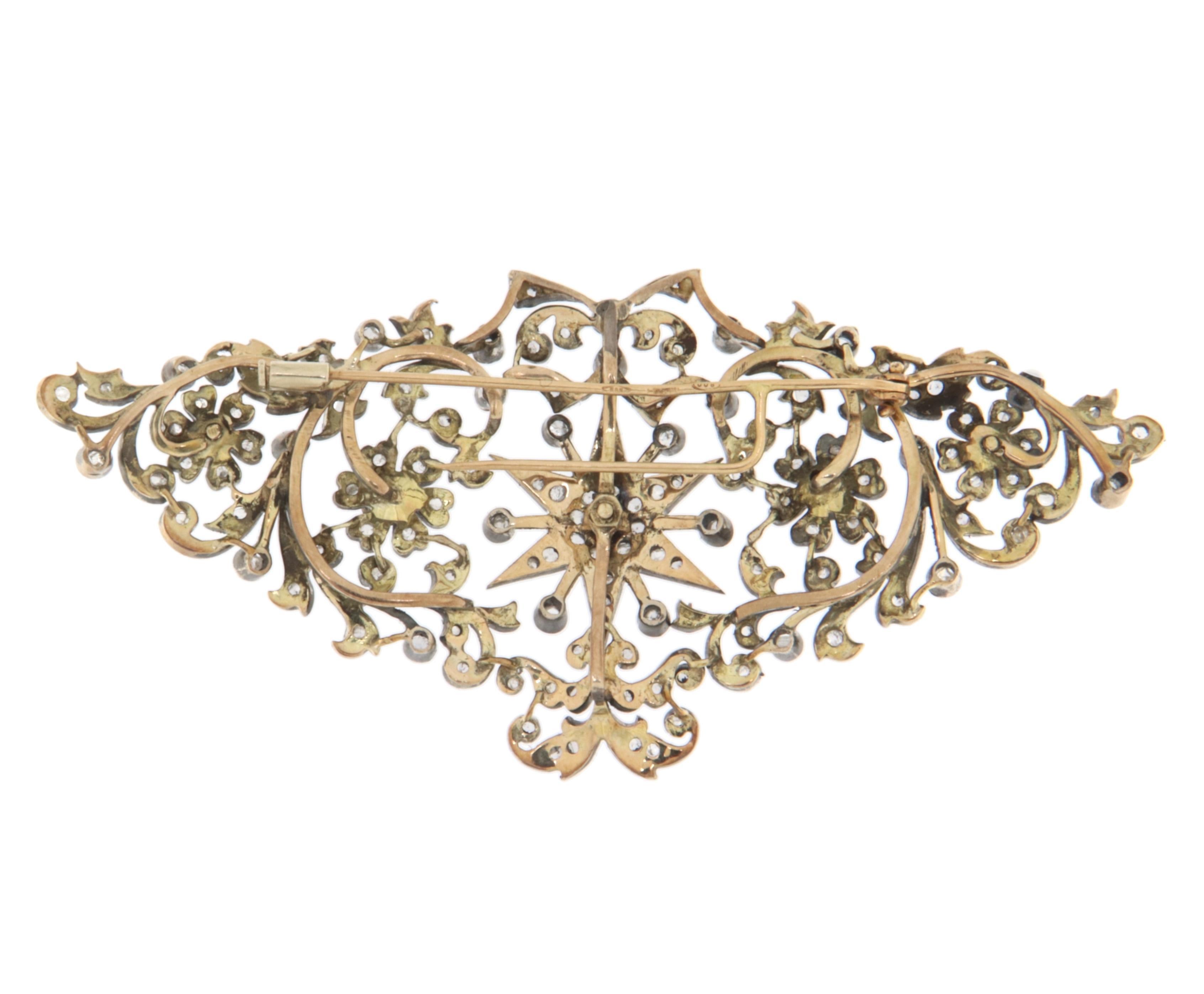 Taille brillant Broche en or jaune 14 carats avec diamants et rubis en vente