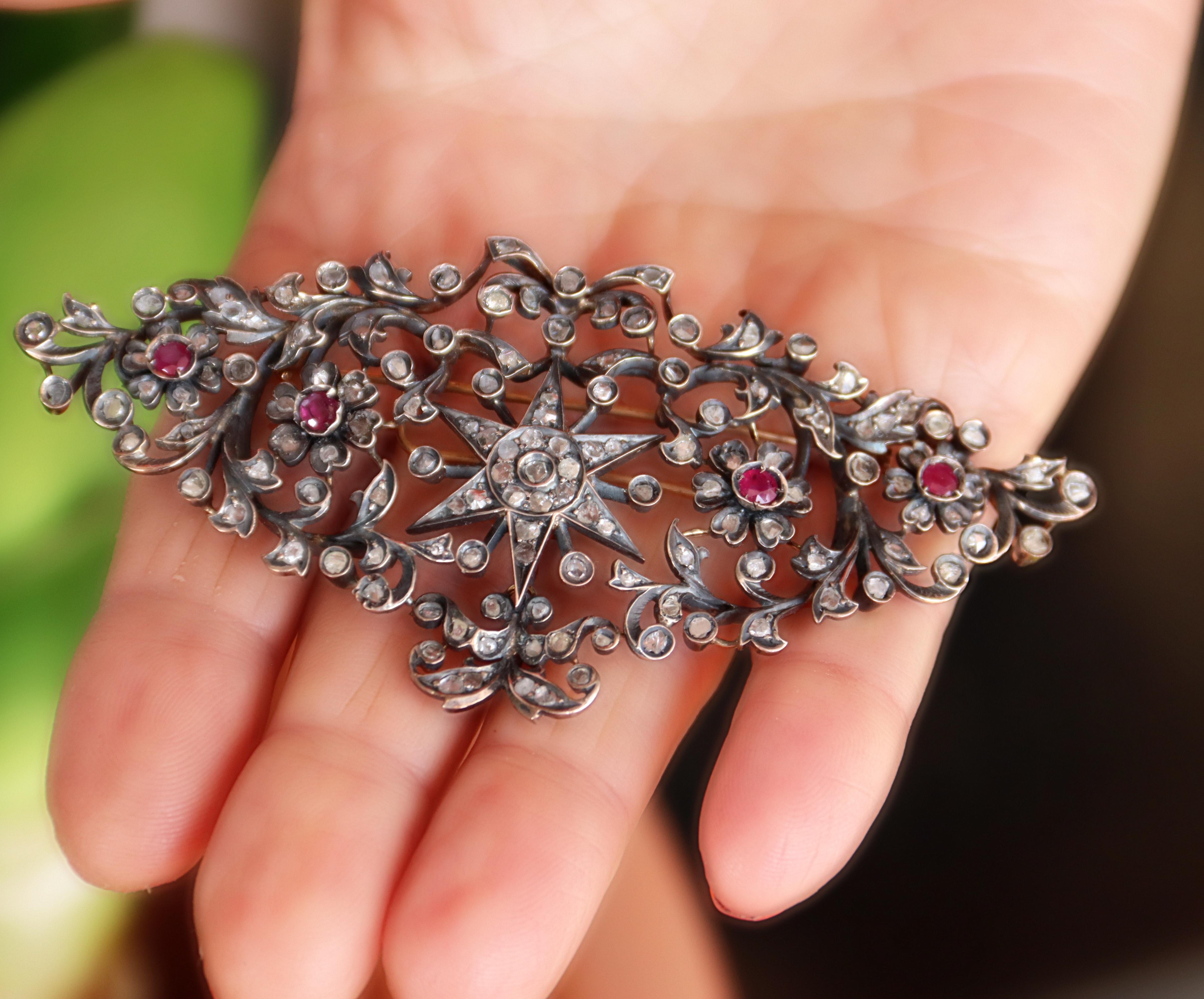 Broche en or jaune 14 carats avec diamants et rubis Pour femmes en vente