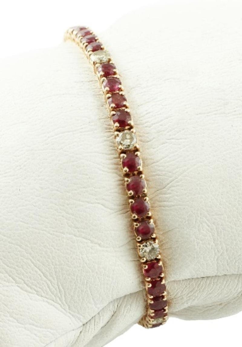 Vintage tennis bracelet in 14k rose gold structure mounted with 9,73 ct of intense rubies and 9 fancy diamonds.
The origin of this bracelet goes back to the 1990s, it was totally handmade by Italian master goldsmiths and it is in perfect