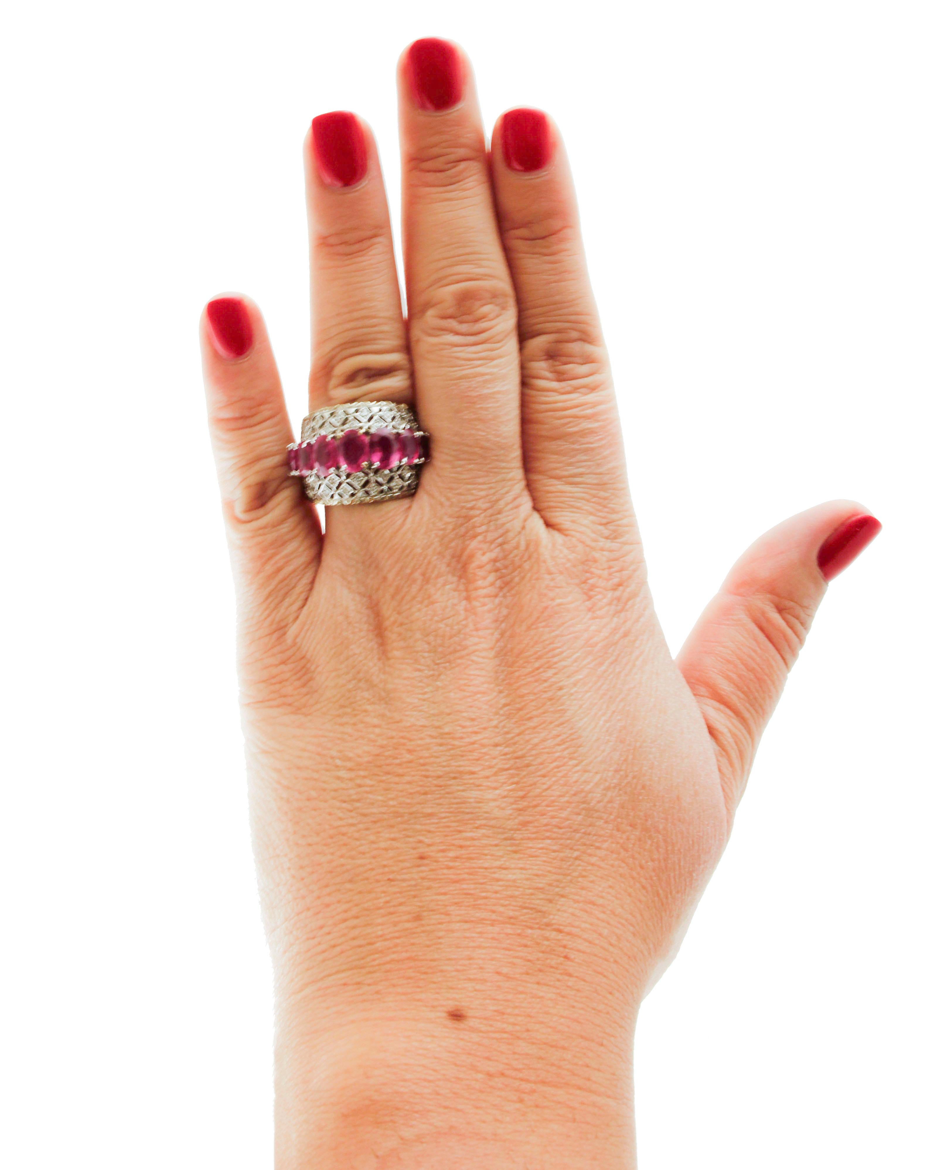 Diamonds, Rubies, 14 Karat White Gold Band Ring In Good Condition In Marcianise, Marcianise (CE)