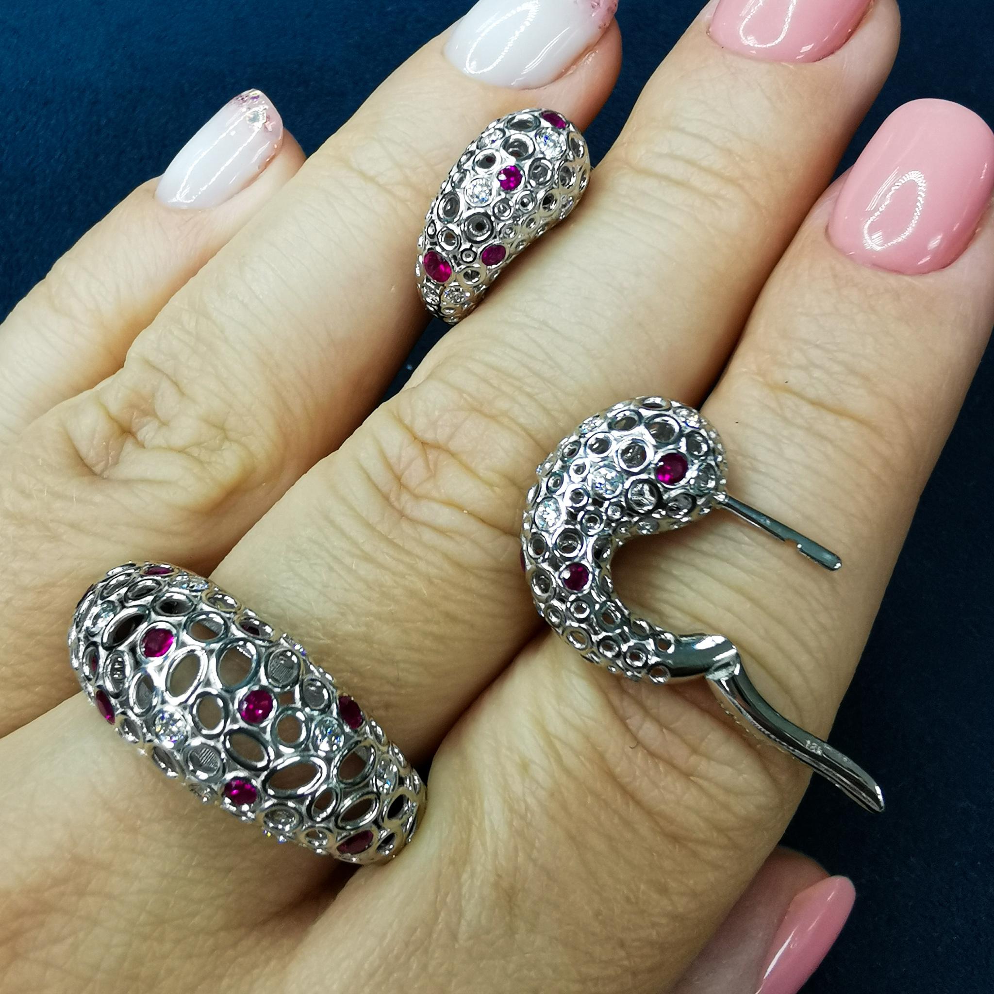 Diamonds Rubies 18 Karat White Gold Bubble Suite In New Condition For Sale In Bangkok, TH