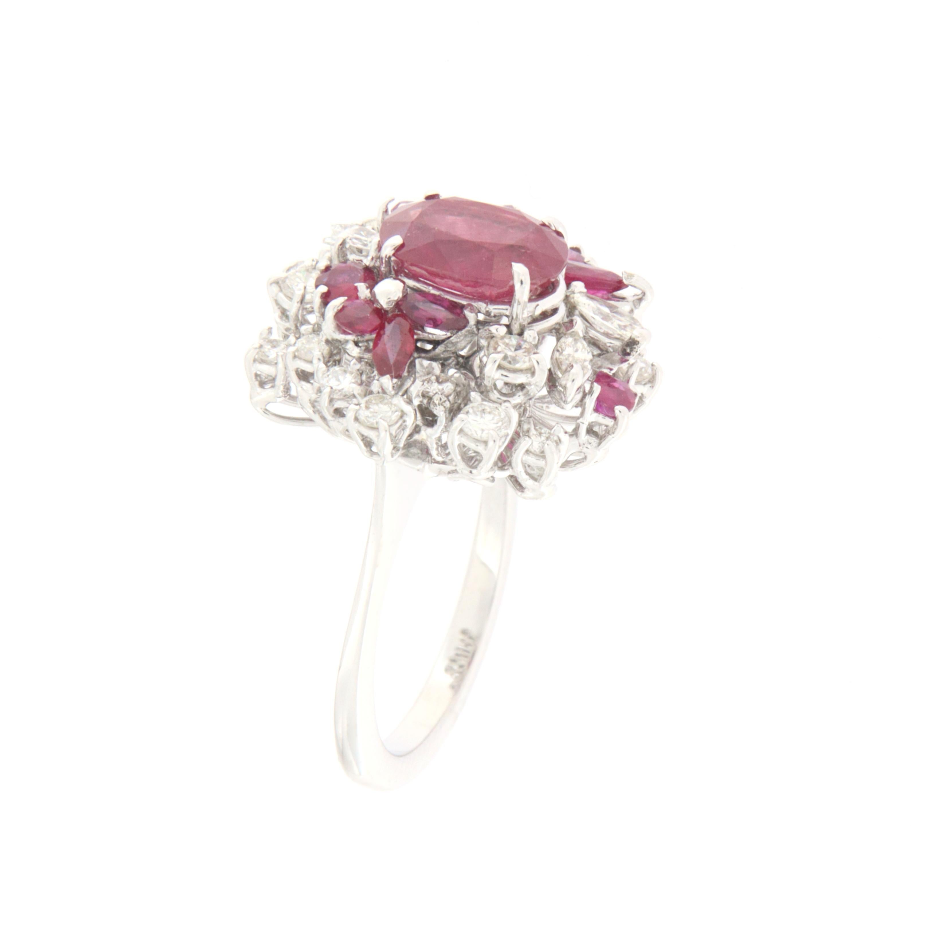 Diamonds Rubies 18 Karat White Gold Cocktail Ring In New Condition For Sale In Marcianise, IT