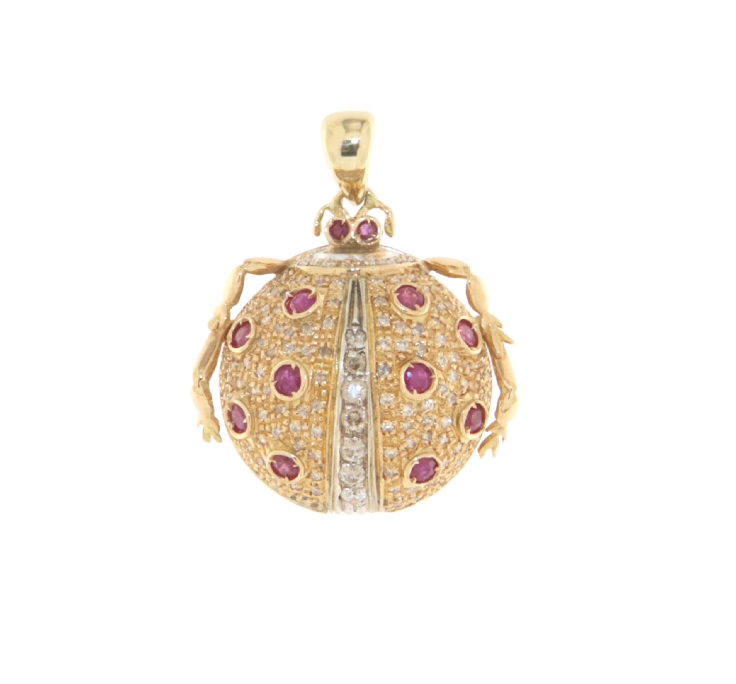 Femenino o masculino Diamantes Rubíes Collares Colgante Mariquita Oro Amarillo 18 Kilates en venta