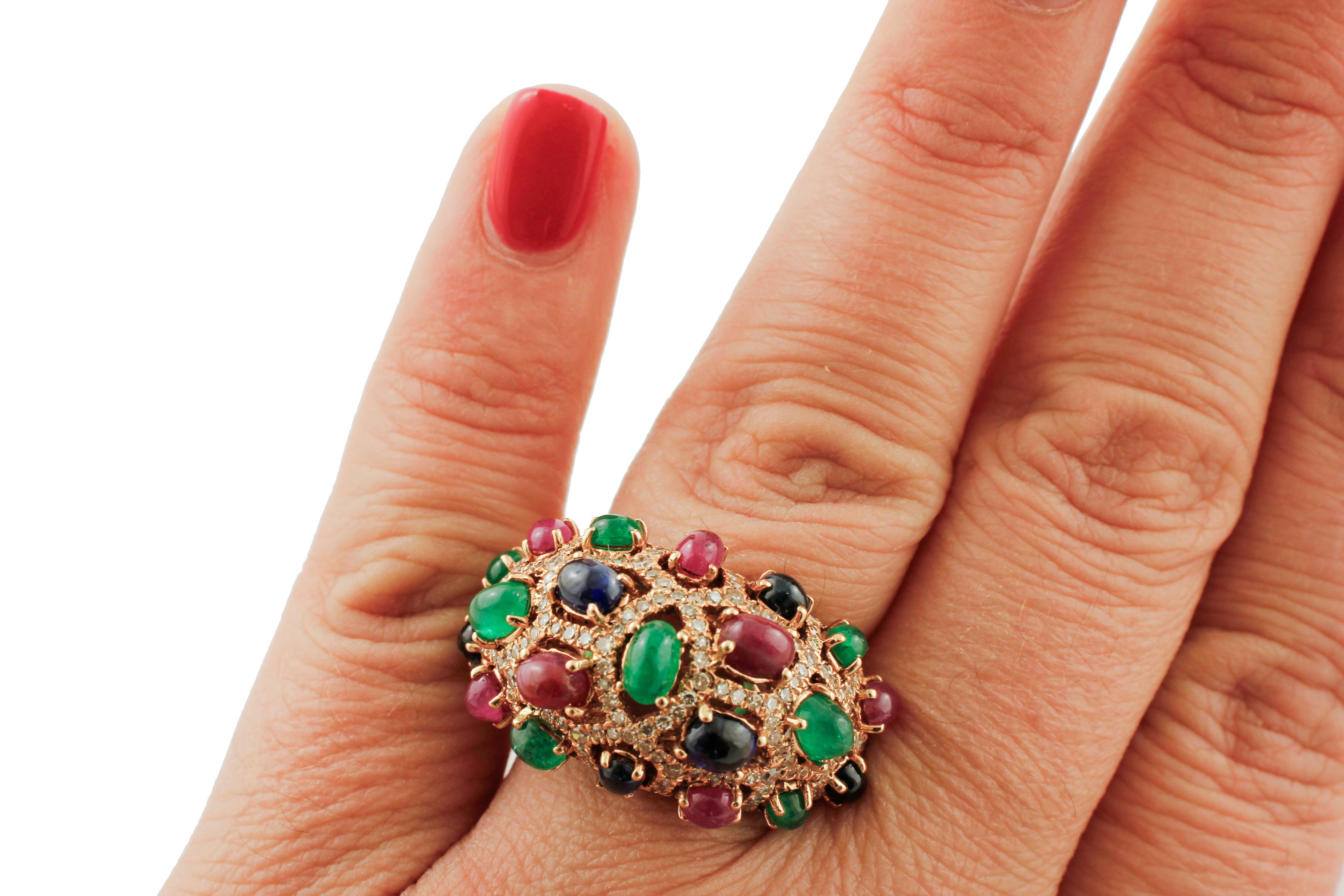 Diamonds, Rubies, Blue Sapphires, Emeralds 14 Karat Rose Gold Cluster Retrò Ring In Excellent Condition In Marcianise, Marcianise (CE)