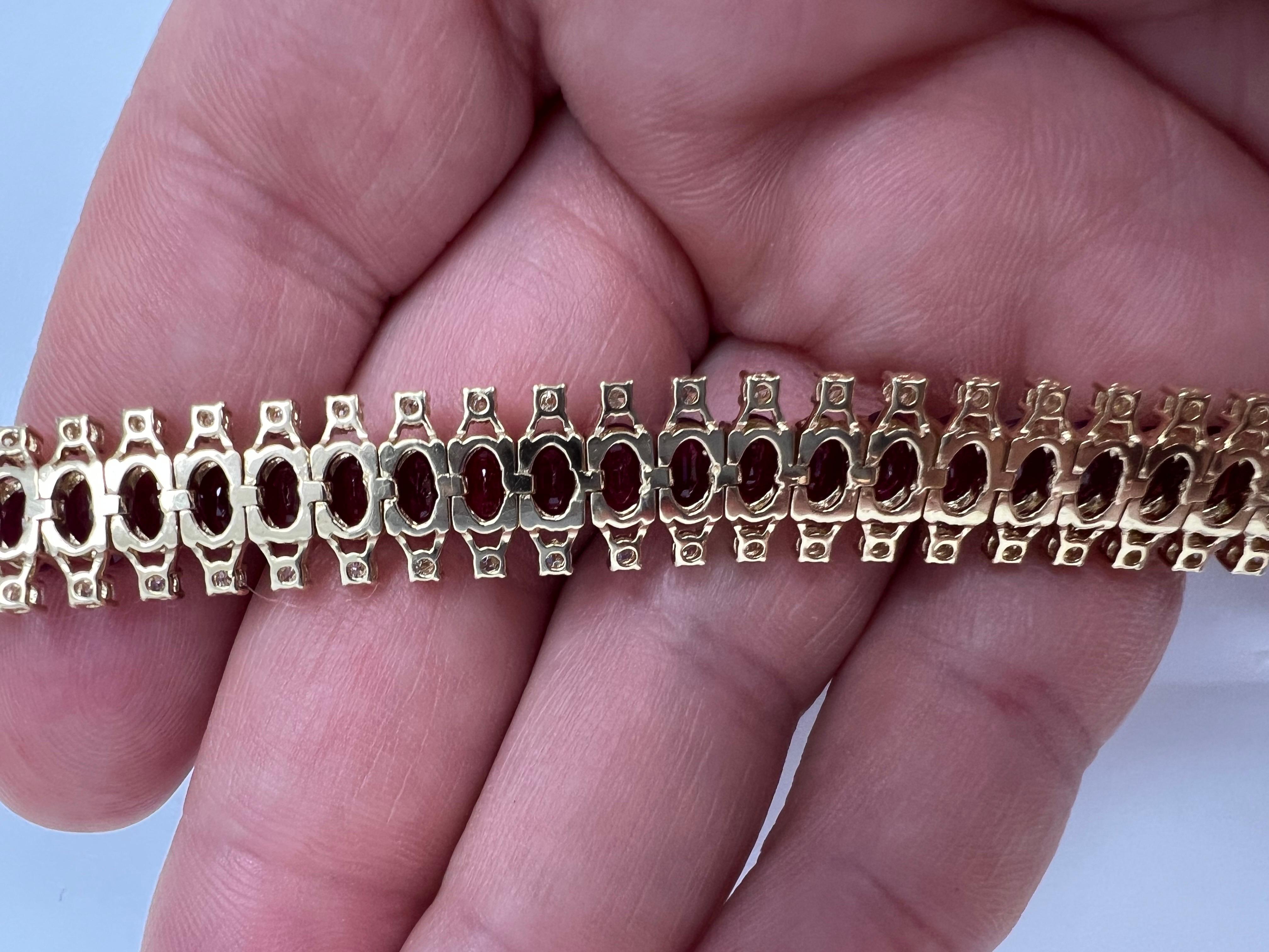 Diamanten & Rubine Armband, 18K Gelb, 3.02 CT Diam, 26.13 CT Rubin, ganz natürlich im Zustand „Neu“ im Angebot in Great Neck, NY
