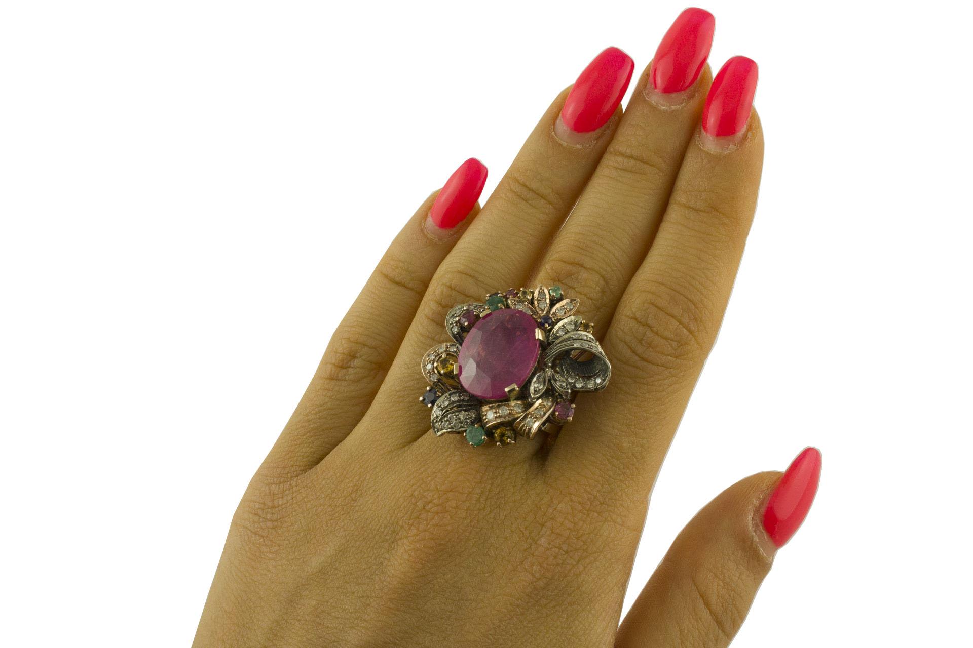 Ring aus Rosgold und Silber mit Diamanten, Rubinen, Smaragden, blauen und gelben Saphiren Damen