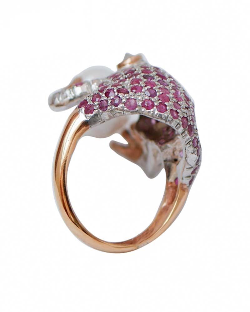 Ring in Froschform mit Diamanten, Rubinen, Perlen, Roségold und Silber (Gemischter Schliff) im Angebot