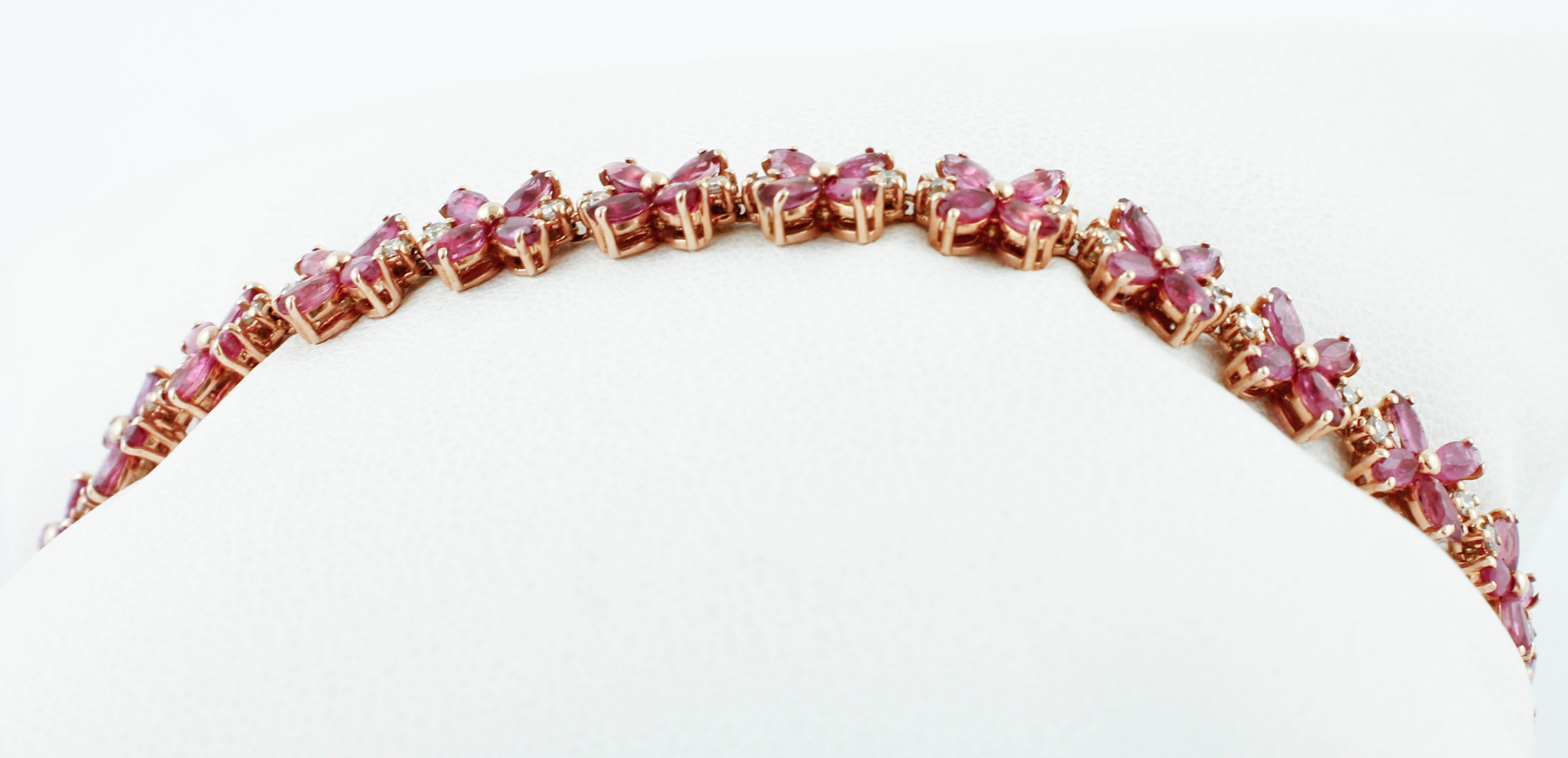 Unique style flower shape link tennis bracelet realized in 14K rose gold and mounted with 7,3 ct of rubies like petals and, to decorate, 0,61 ct of diamonds.
This bracelet is totally handmade by Italian master goldsmiths.
Diamonds 0,61 ct
Rubies 7,3