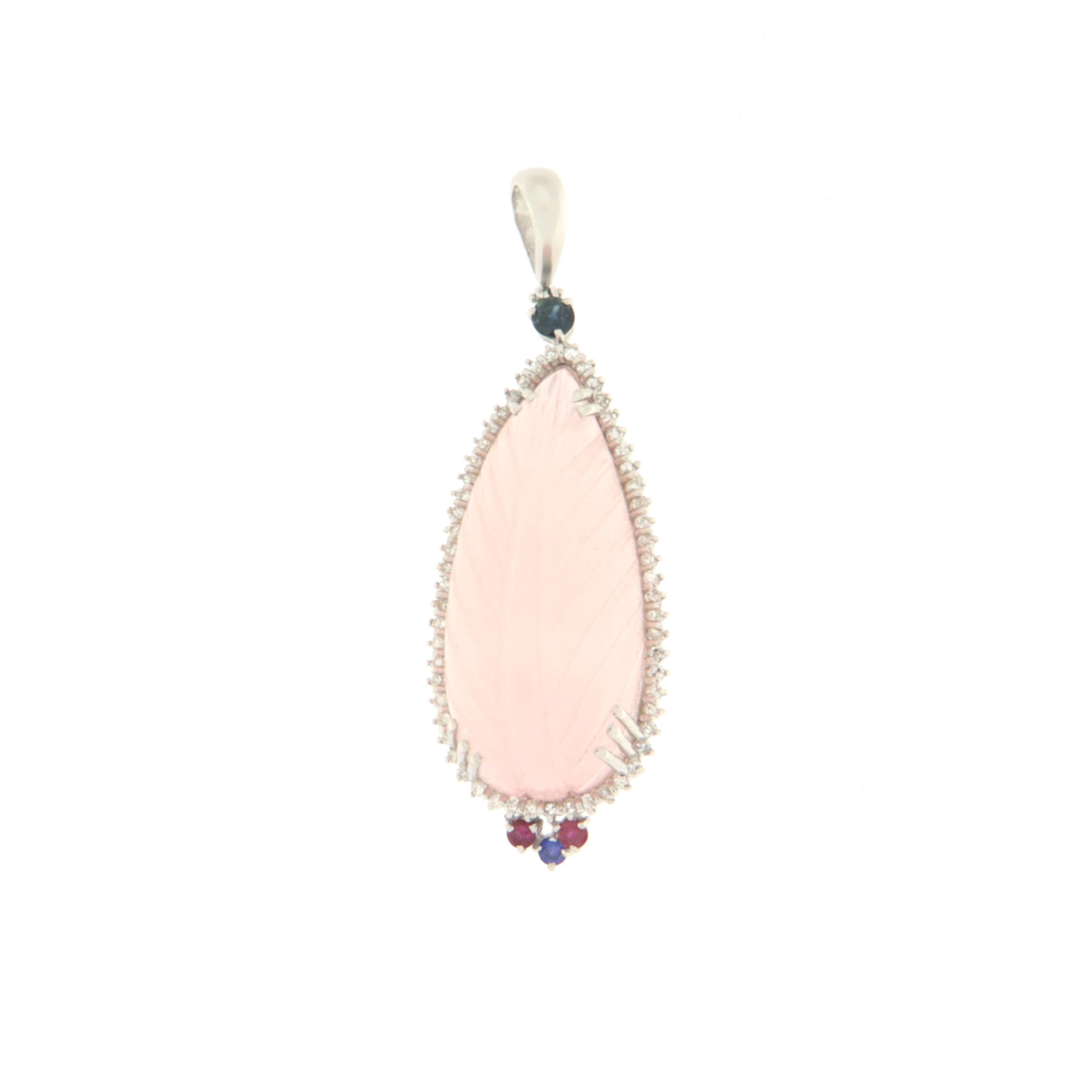 Pendant in 18kt white gold made entirely by hand by our craftsmen.
The chainless pendant in the picture is composed of a leaf-shaped quartz, sapphires, rubies and natural diamonds.

Pendant total weight 13.90 grams
Diamonds weight 1 karat
Rubies and