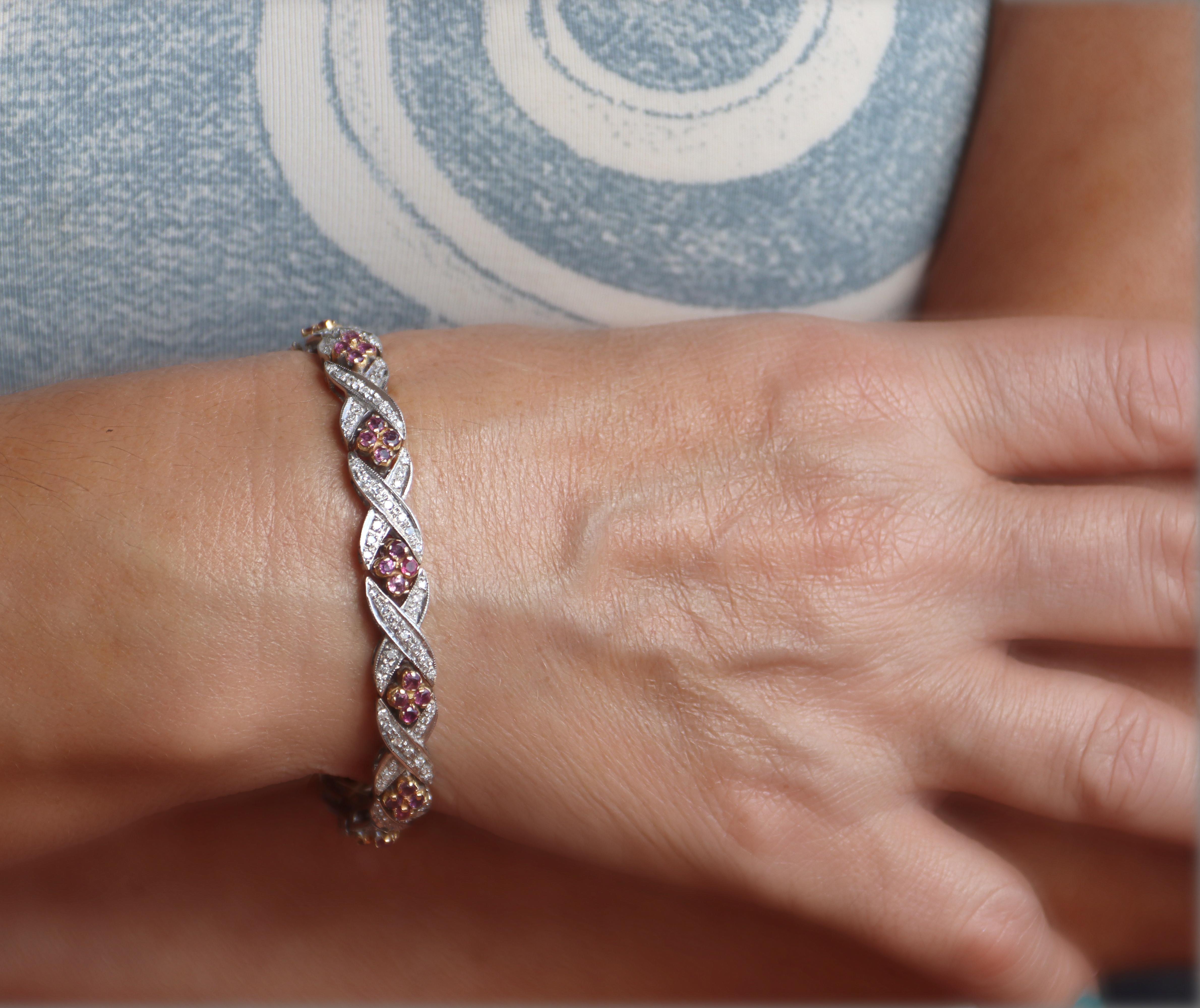 Bracelet rétro en or jaune et blanc 18 carats avec diamants et rubis en vente 4