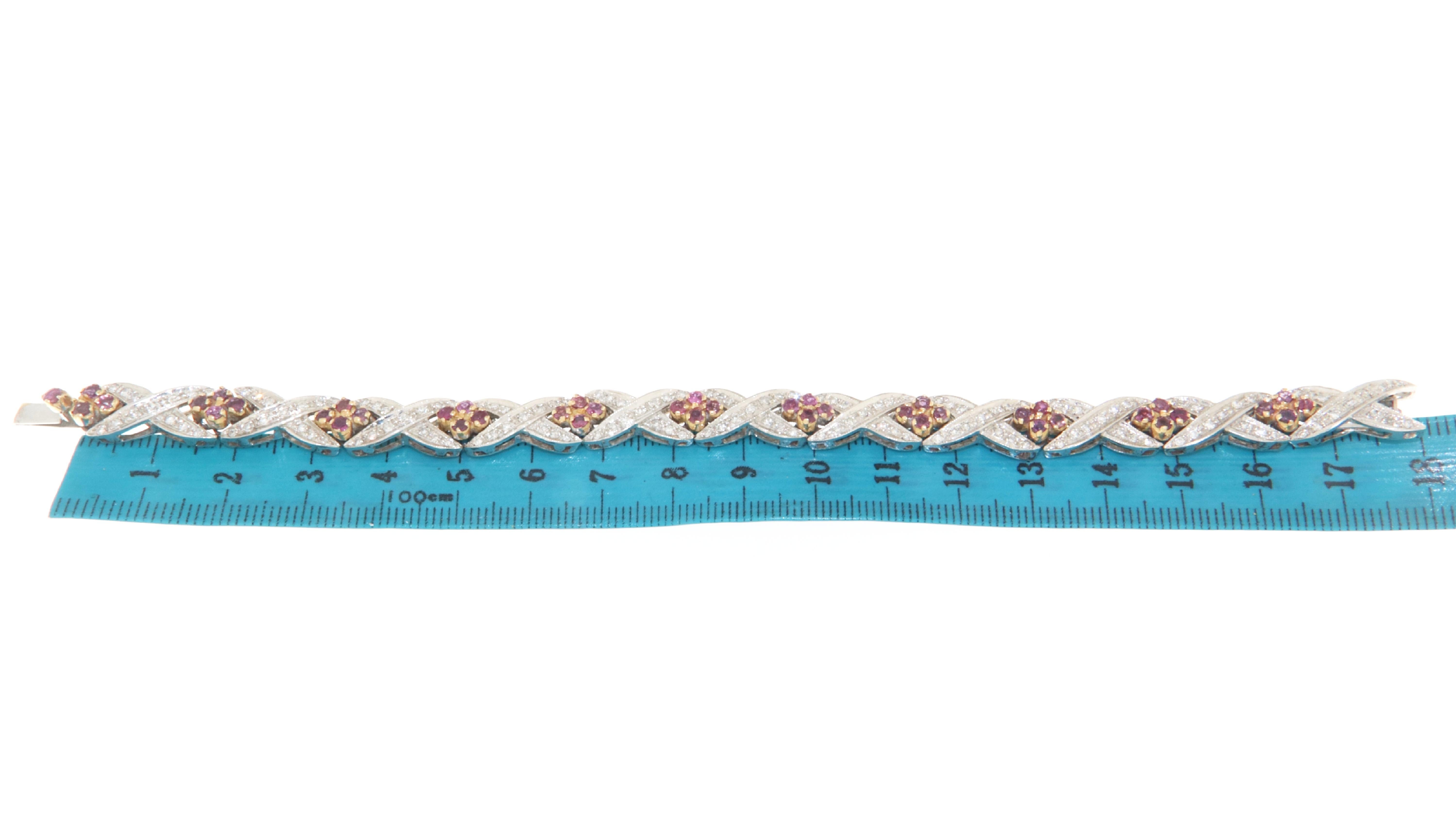 Rétro Bracelet rétro en or jaune et blanc 18 carats avec diamants et rubis en vente