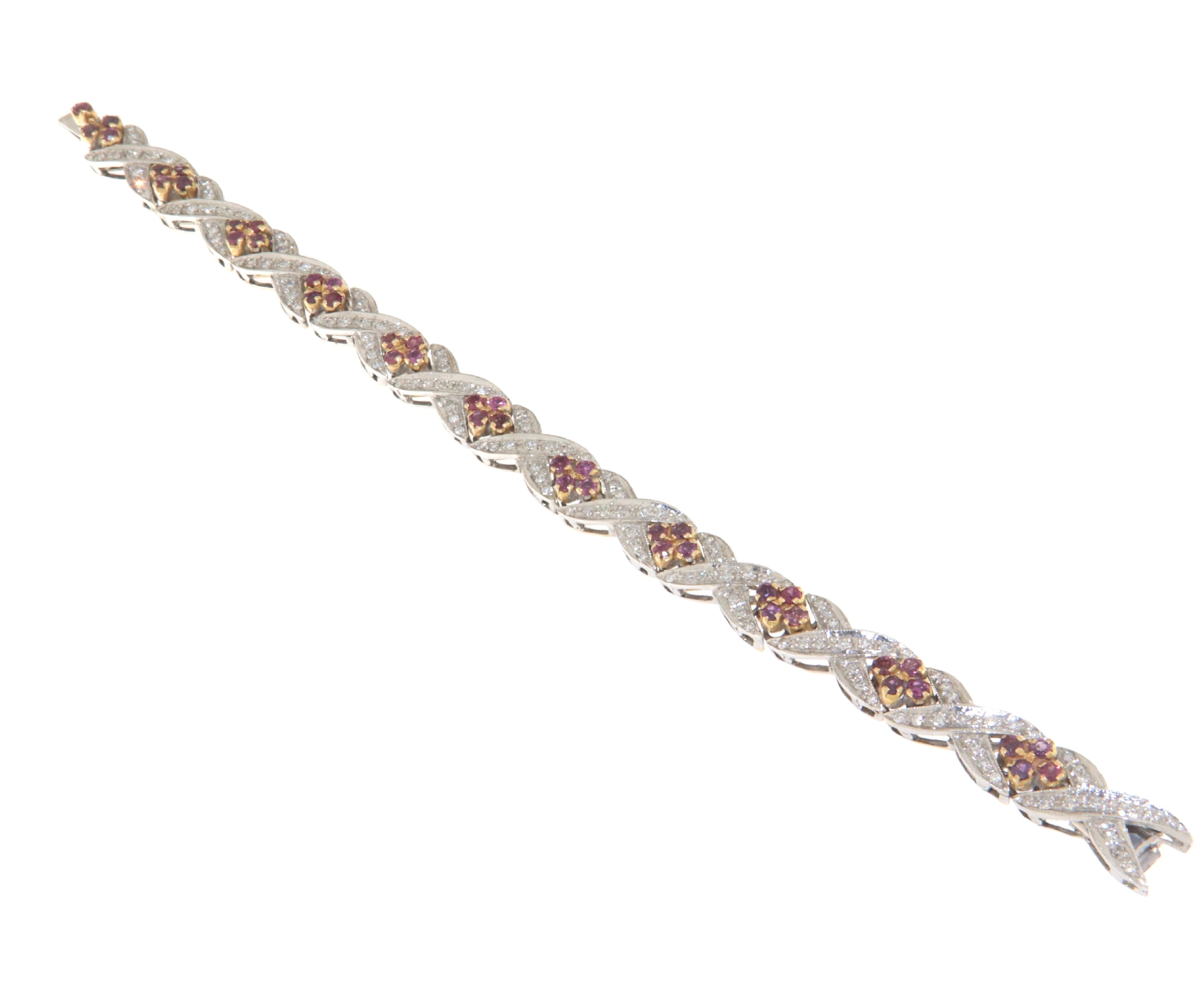 Bracelet rétro en or jaune et blanc 18 carats avec diamants et rubis en vente 1