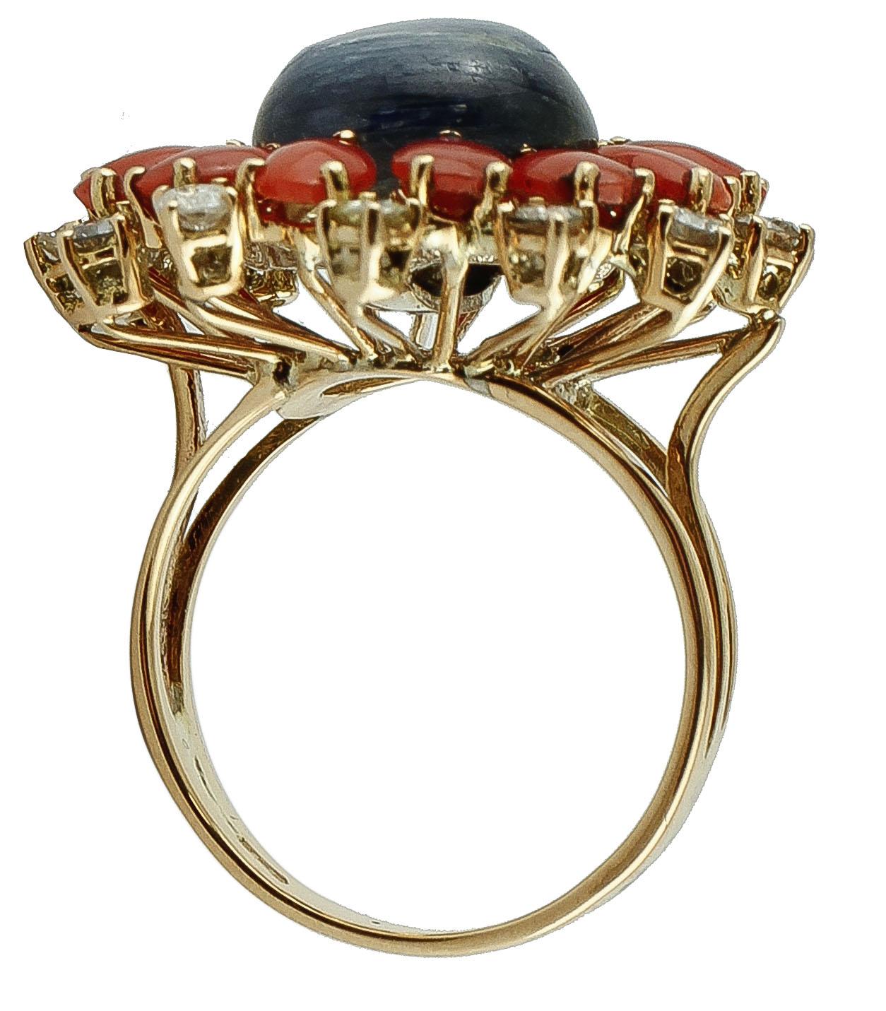 Rétro Bague fleur en or rose 14 carats, diamants, corail rouge de forme ovale et Kyanite en vente