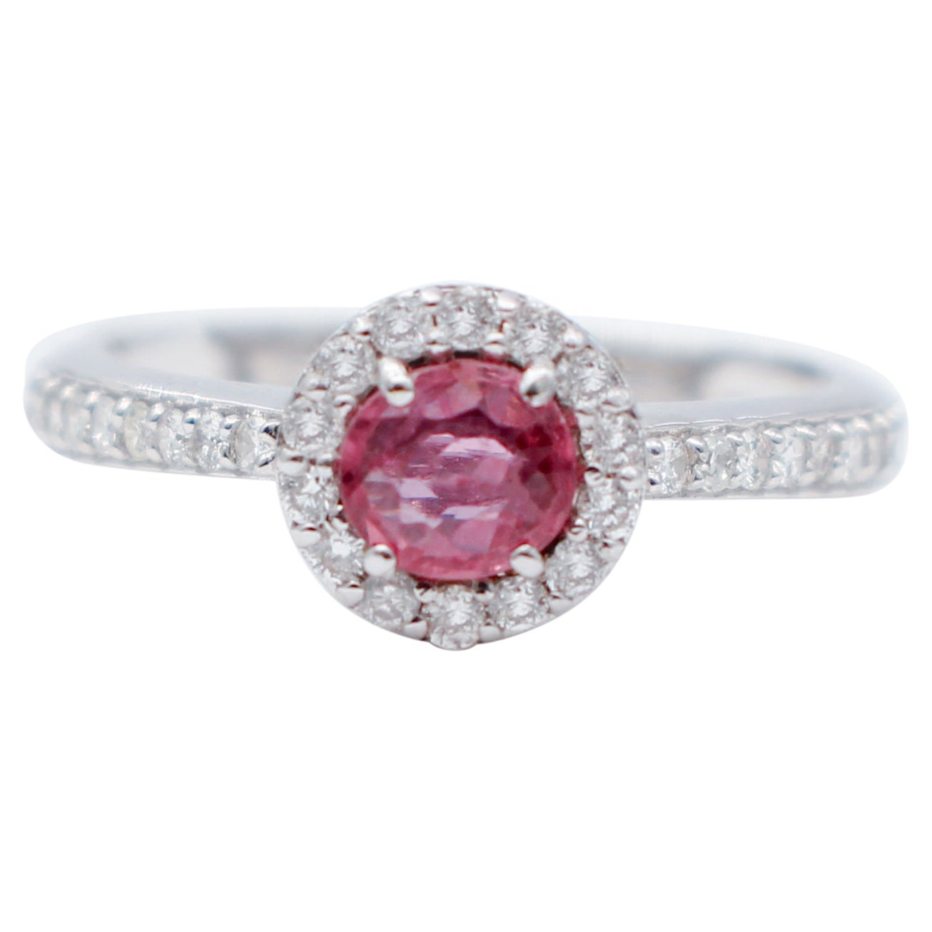 Bague moderne en or blanc 18 carats, diamants et rubis