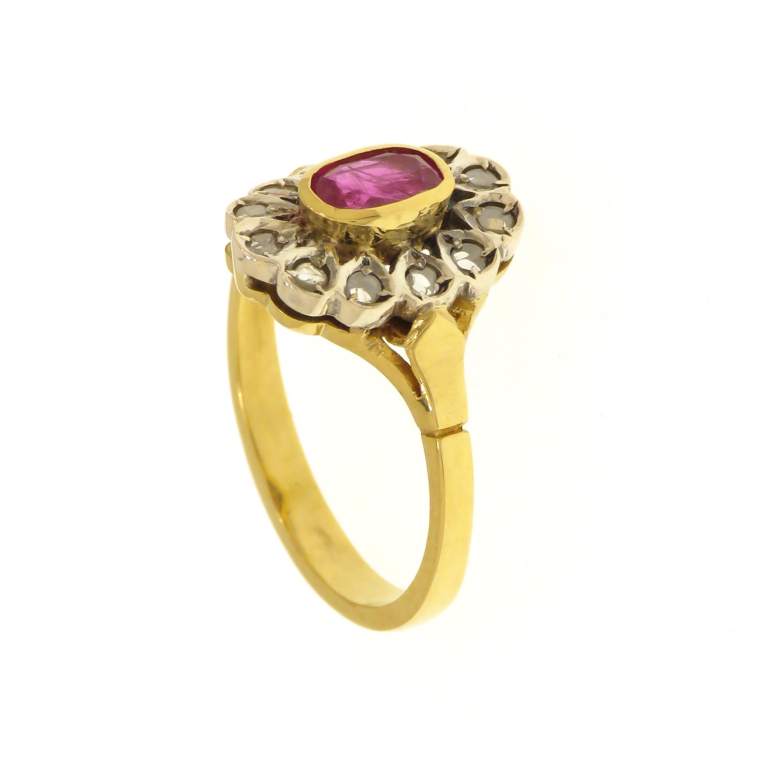 Diamanten Rubin 18 Karat Gelbgold Silber Vintage Cluster Ring Handgefertigt (Retro) im Angebot
