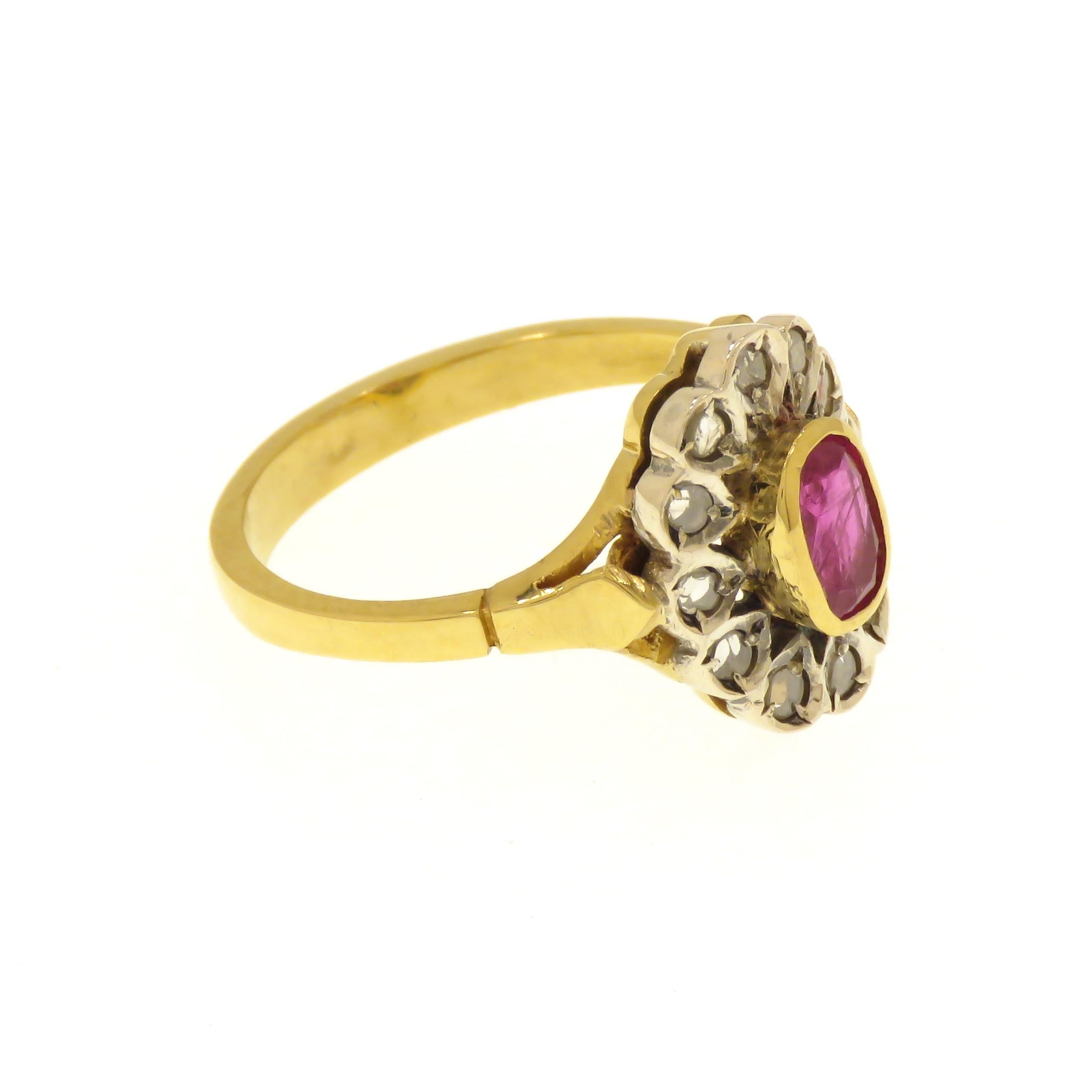 Diamantes Rubí 18 Quilates Oro Amarillo Plata Anillo Racimo Vintage Hecho a Mano en venta 2