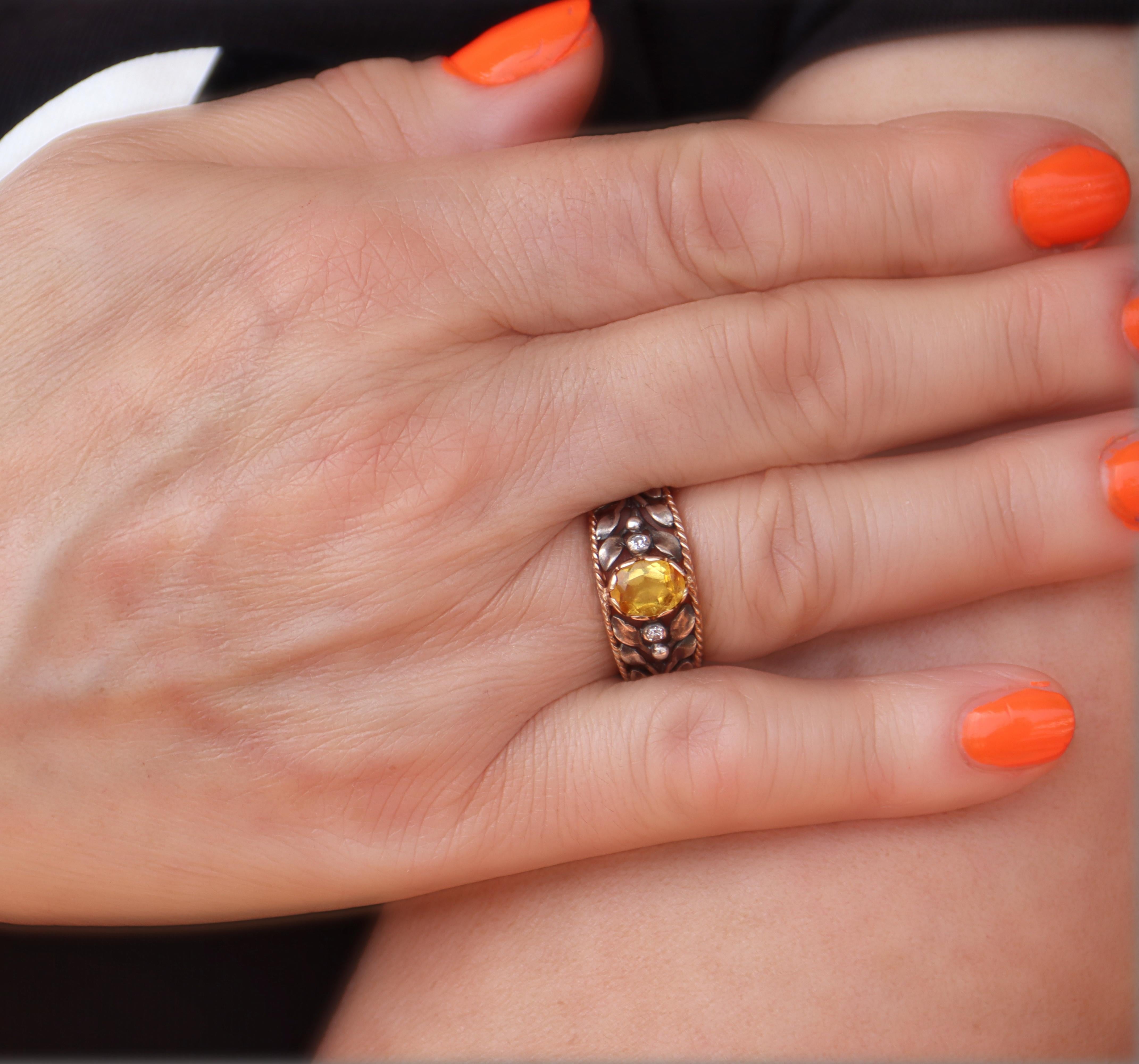 Bague cocktail en or jaune 14 carats avec diamants et saphirs en vente 3