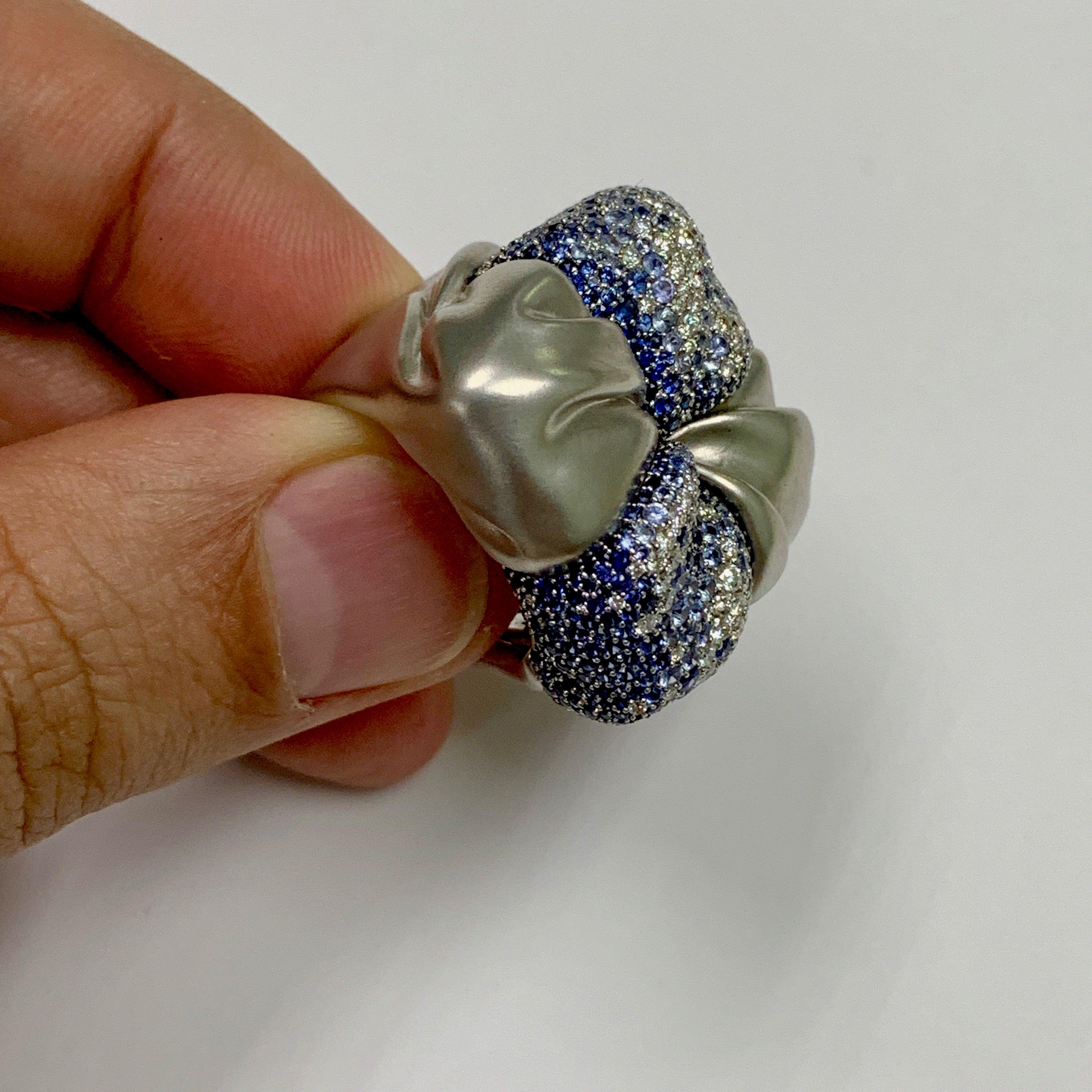 For Sale:  Diamonds Sapphires 18 Karat White Gold Ring 3