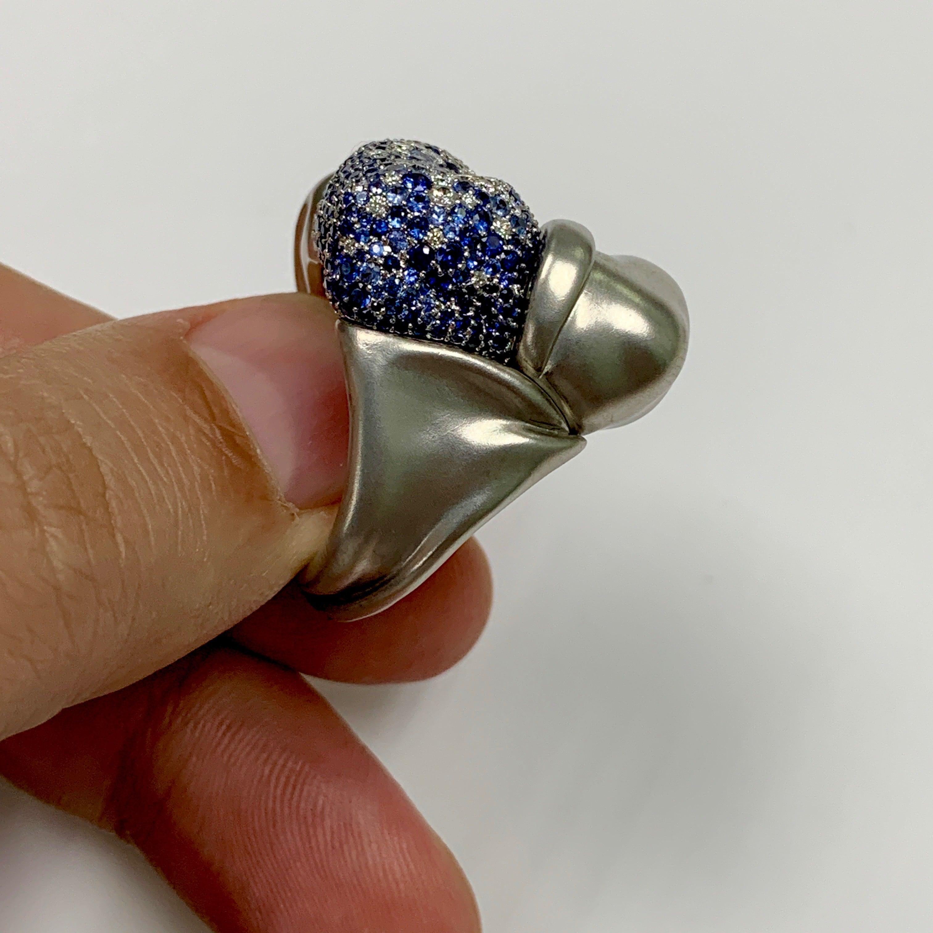 For Sale:  Diamonds Sapphires 18 Karat White Gold Ring 5