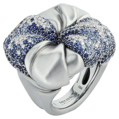 Bague en or blanc 18 carats avec diamants et saphirs