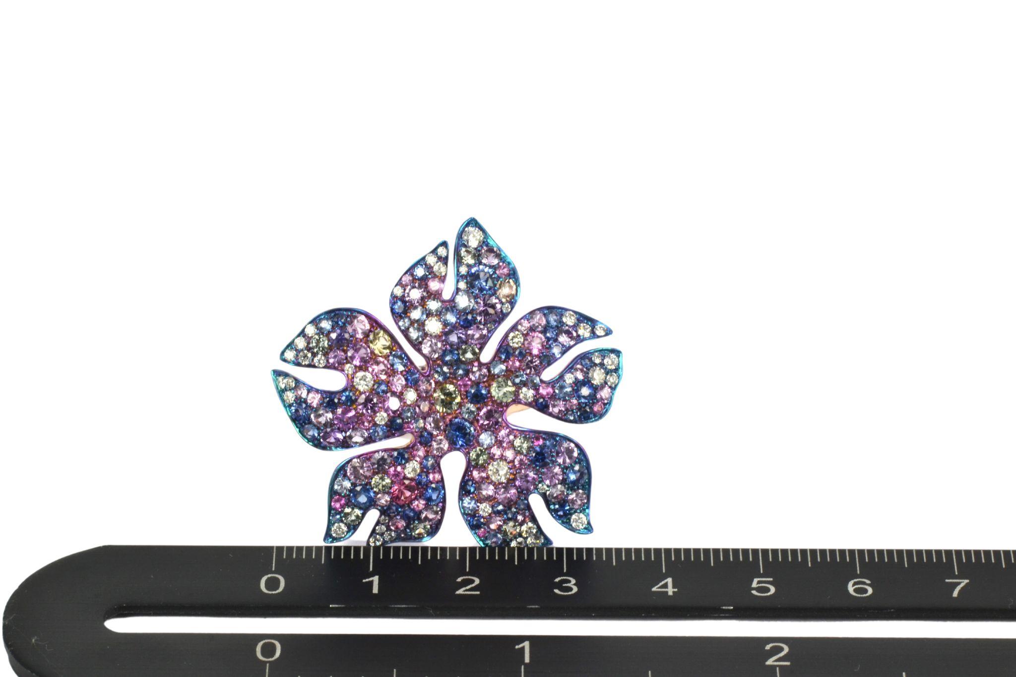Bague fleur Sakura en or rose 18 carats, diamants, saphirs 0,60 carat et titane en vente 8