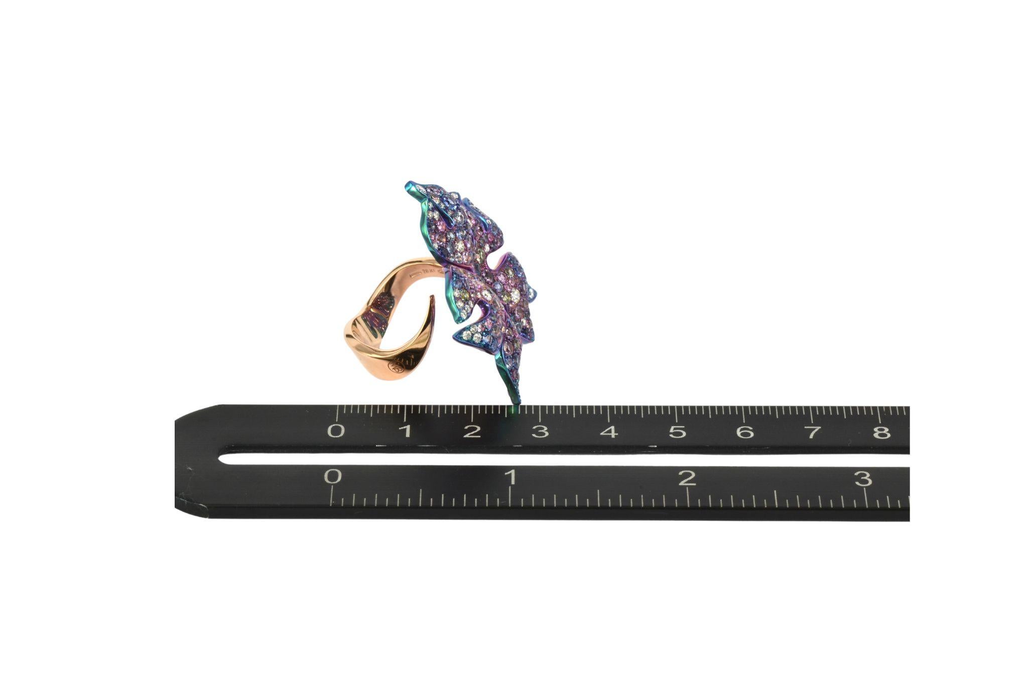 Bague fleur Sakura en or rose 18 carats, diamants, saphirs 0,60 carat et titane en vente 9