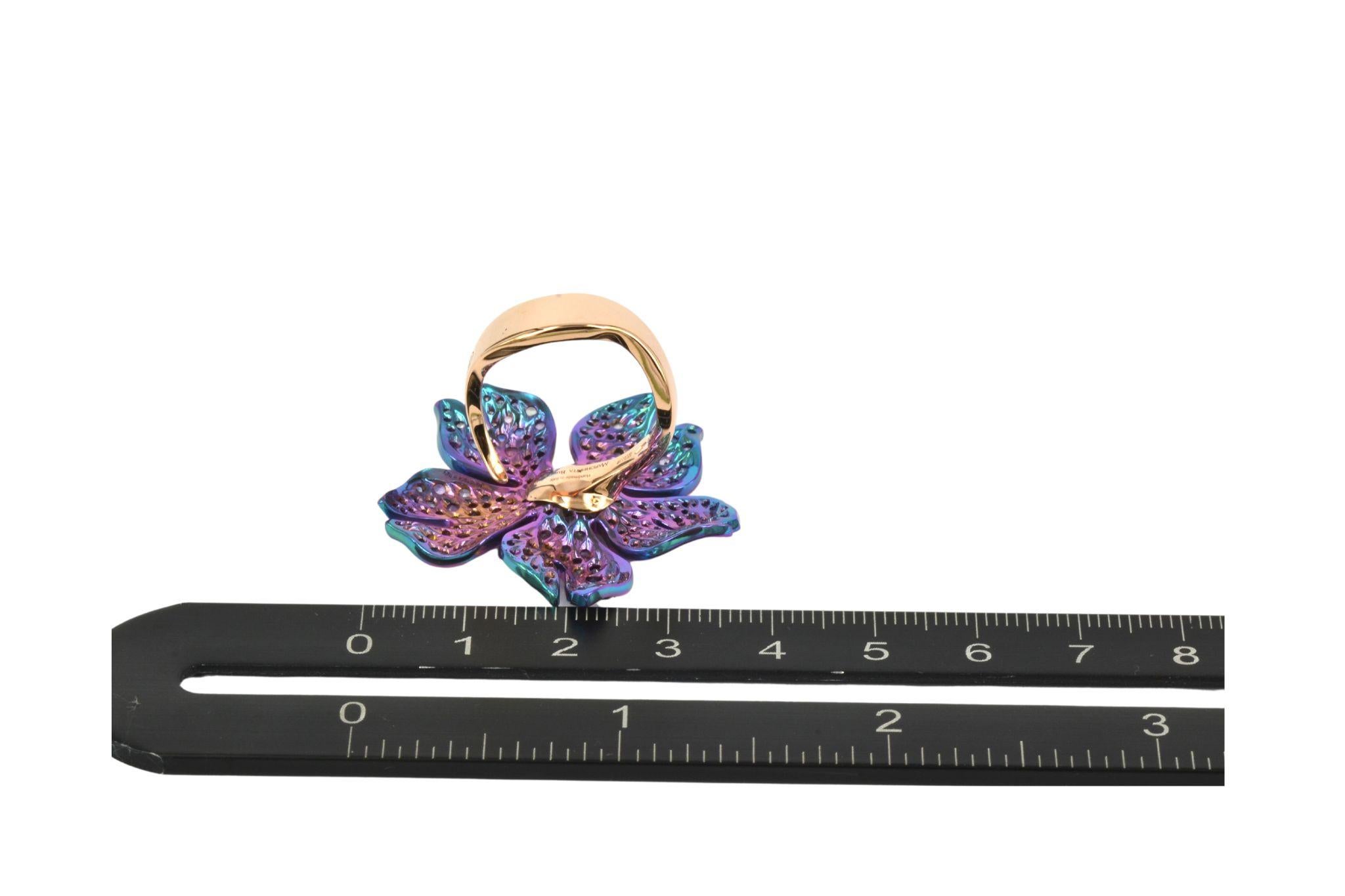 Bague fleur Sakura en or rose 18 carats, diamants, saphirs 0,60 carat et titane en vente 10