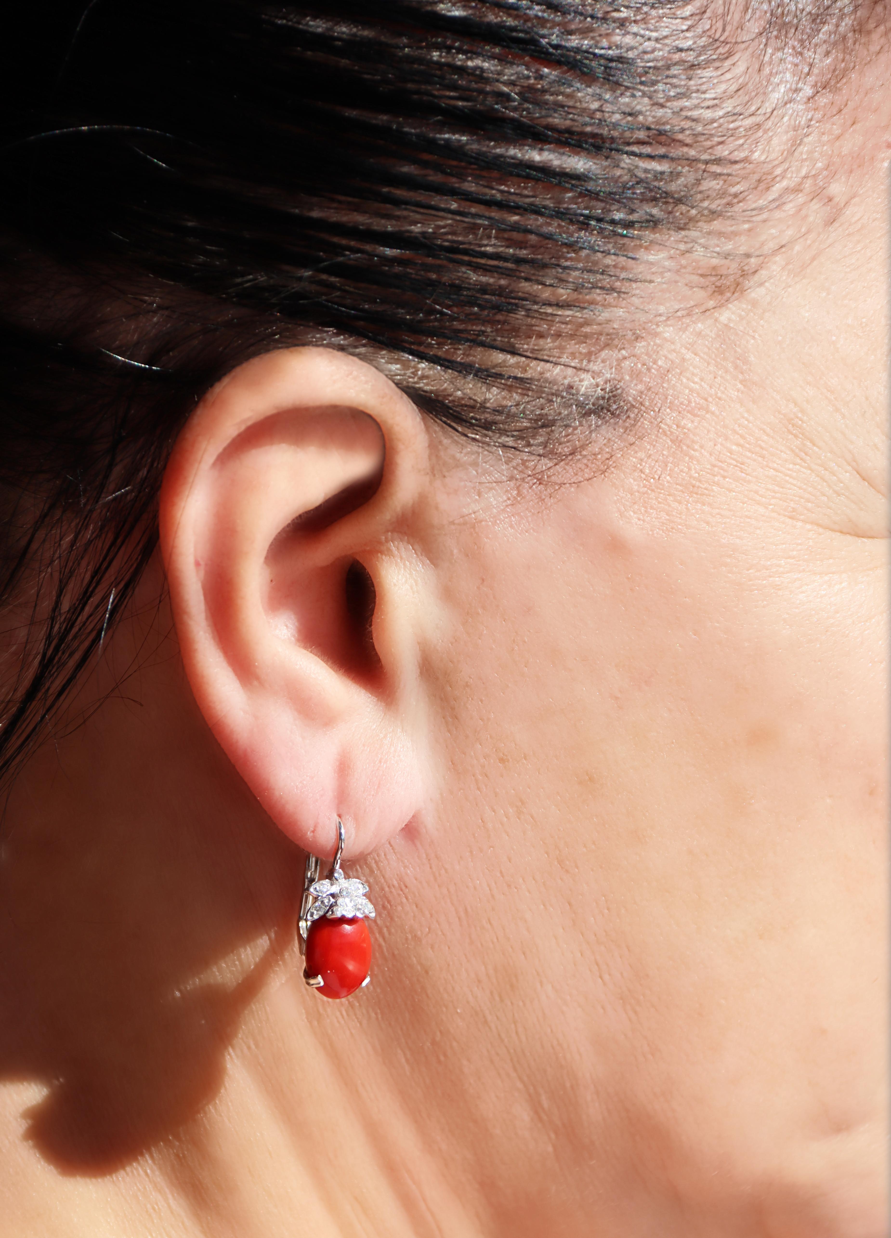 Diamantes Coral de Cerdeña Pendientes de clip de oro blanco de 18 kt en venta 2