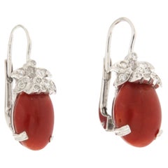 Orecchini a clip in oro bianco 18 Kt con diamanti e corallo sardo