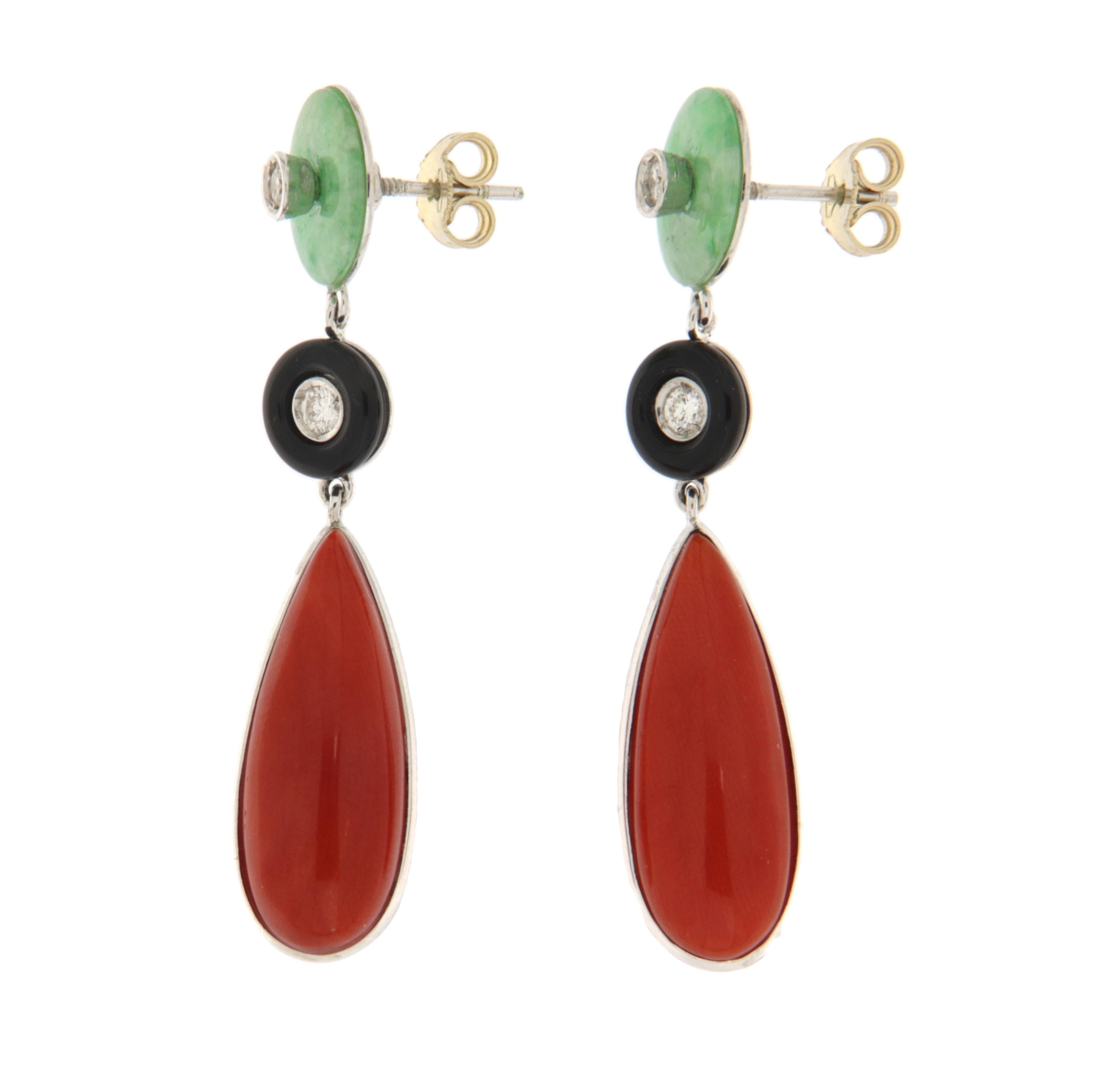 Taille mixte Diamants Boucles d'oreilles pendantes en or blanc 18 carats Jade Onyx Corail de Sardaigne en vente