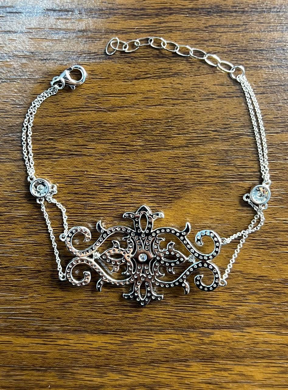 Diamonds Scroll Symbol Motifs Emblem 18K White Gold Statement Chain Bracelet For Sale 3