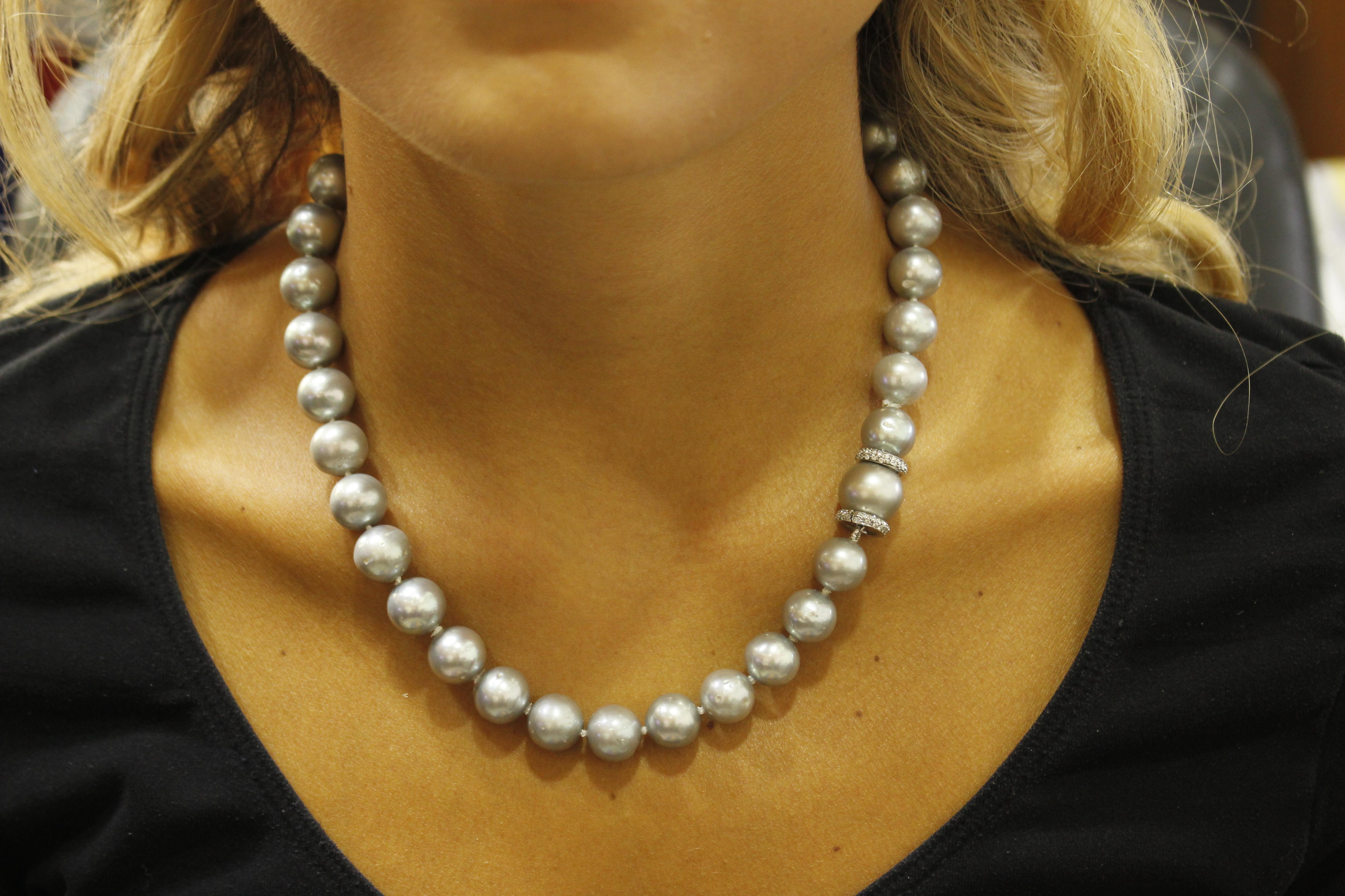 Diamanten Silber Perlen Weißgold Verschluss Perlenkette im Zustand „Gut“ in Marcianise, Marcianise (CE)