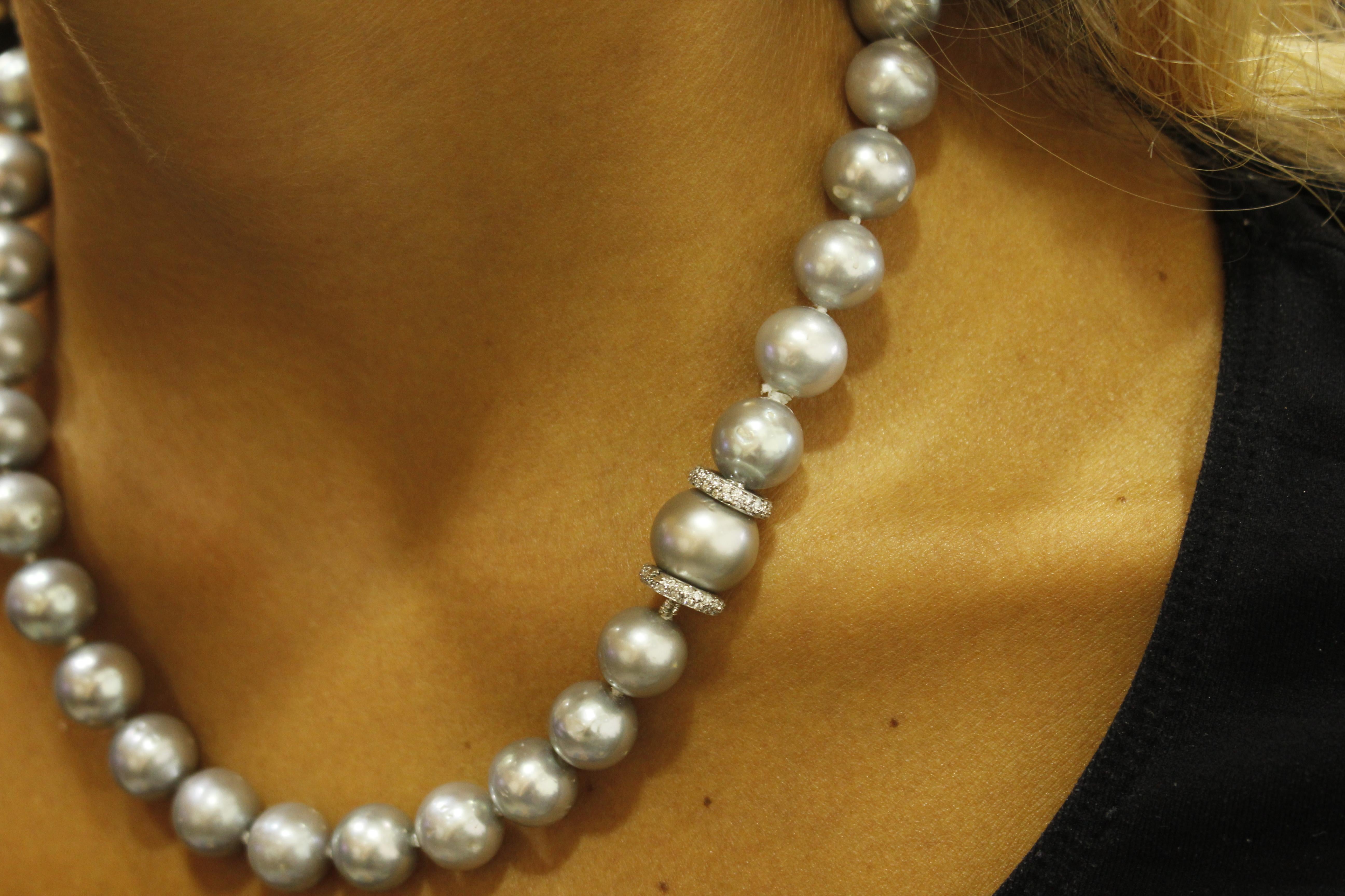 Modern Diamonds Silver Pearls White Gold Clasp Beaded Necklace