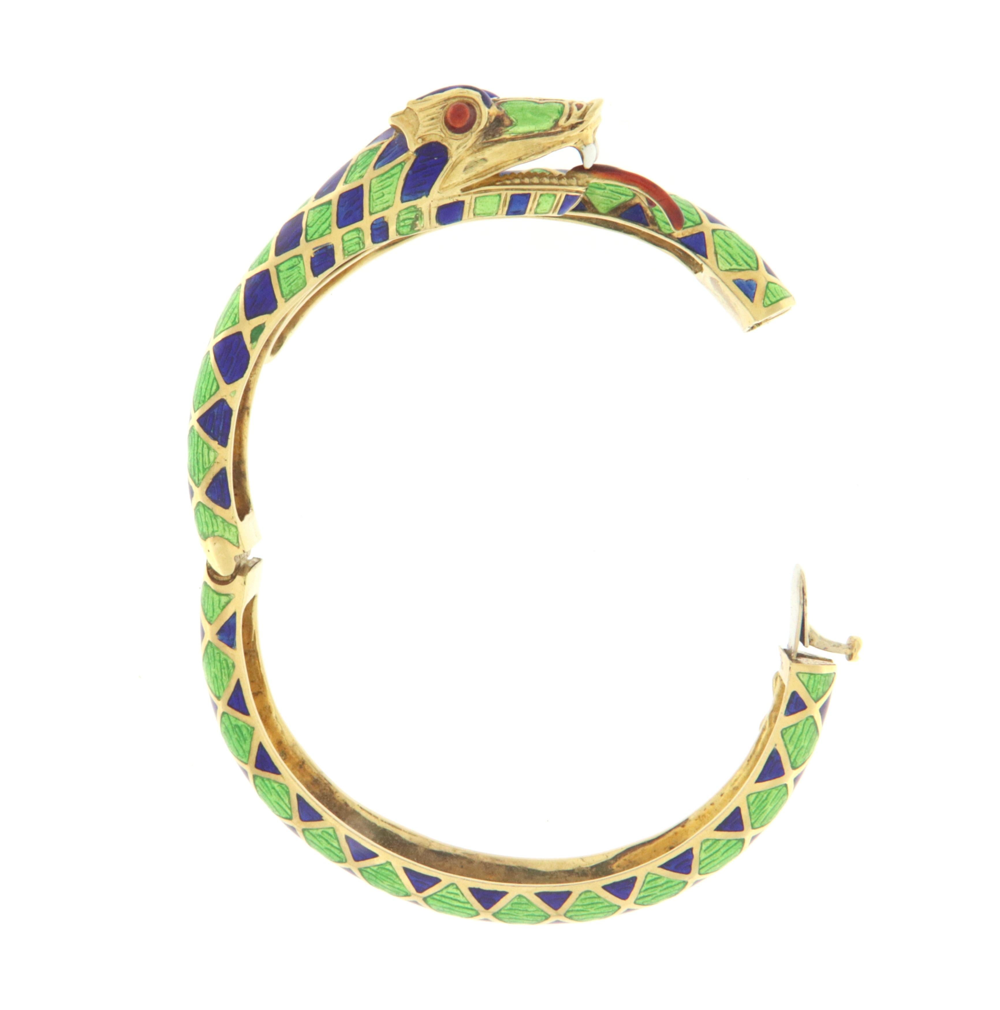 Artisan Diamonds Snake 18 Karat Yellow Gold Bangle Bracelet For Sale