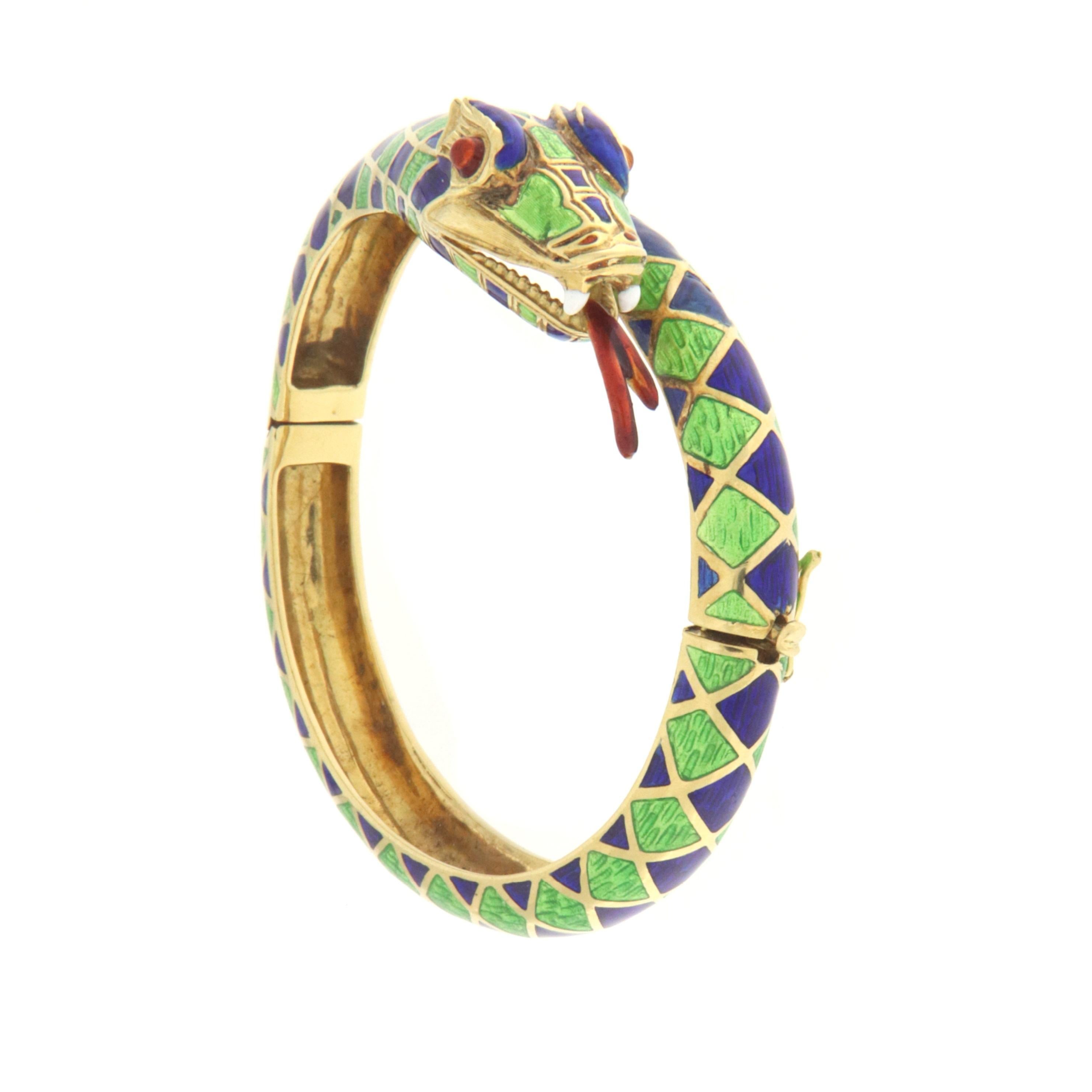 Diamonds Snake 18 Karat Yellow Gold Bangle Bracelet For Sale 1