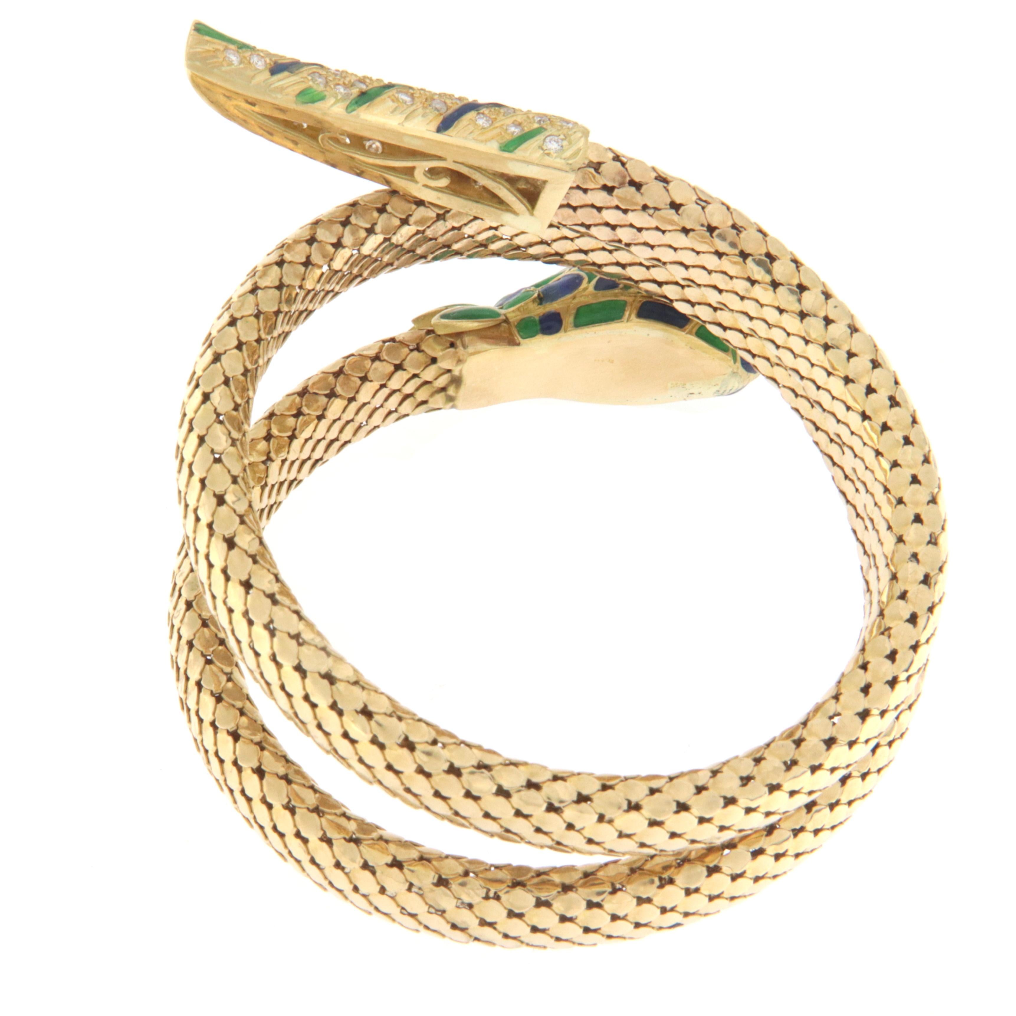 Diamonds Snake 18 Karat Yellow Gold Bangle Bracelet For Sale 1