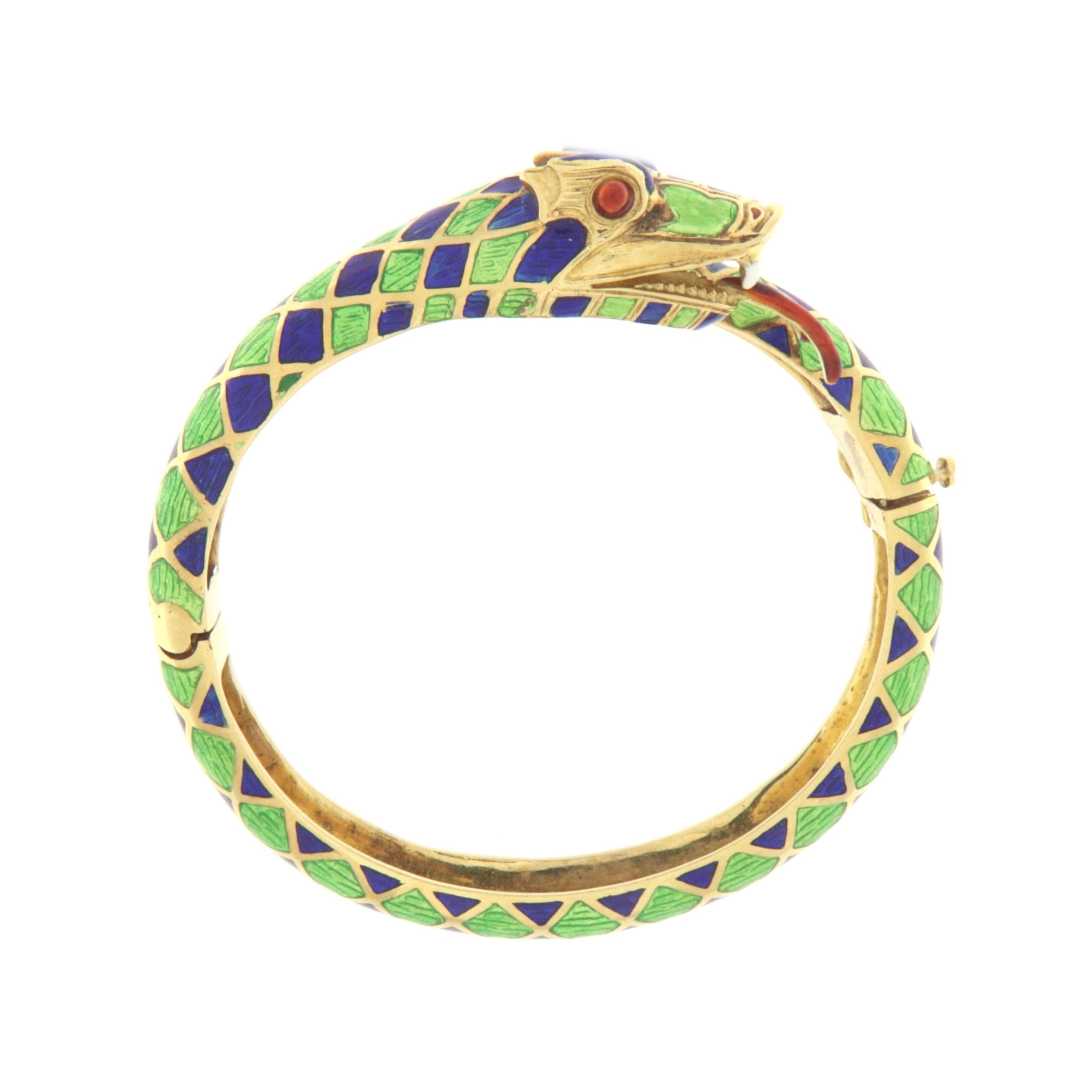 Diamonds Snake 18 Karat Yellow Gold Bangle Bracelet For Sale 3