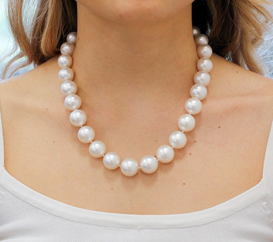 Retro Diamonds, South-Sea  Pearls, 18 Karat White Gold Beaded Necklace For Sale