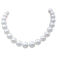 Diamants, mer du Sud  Collier de perles en or blanc 18 carats