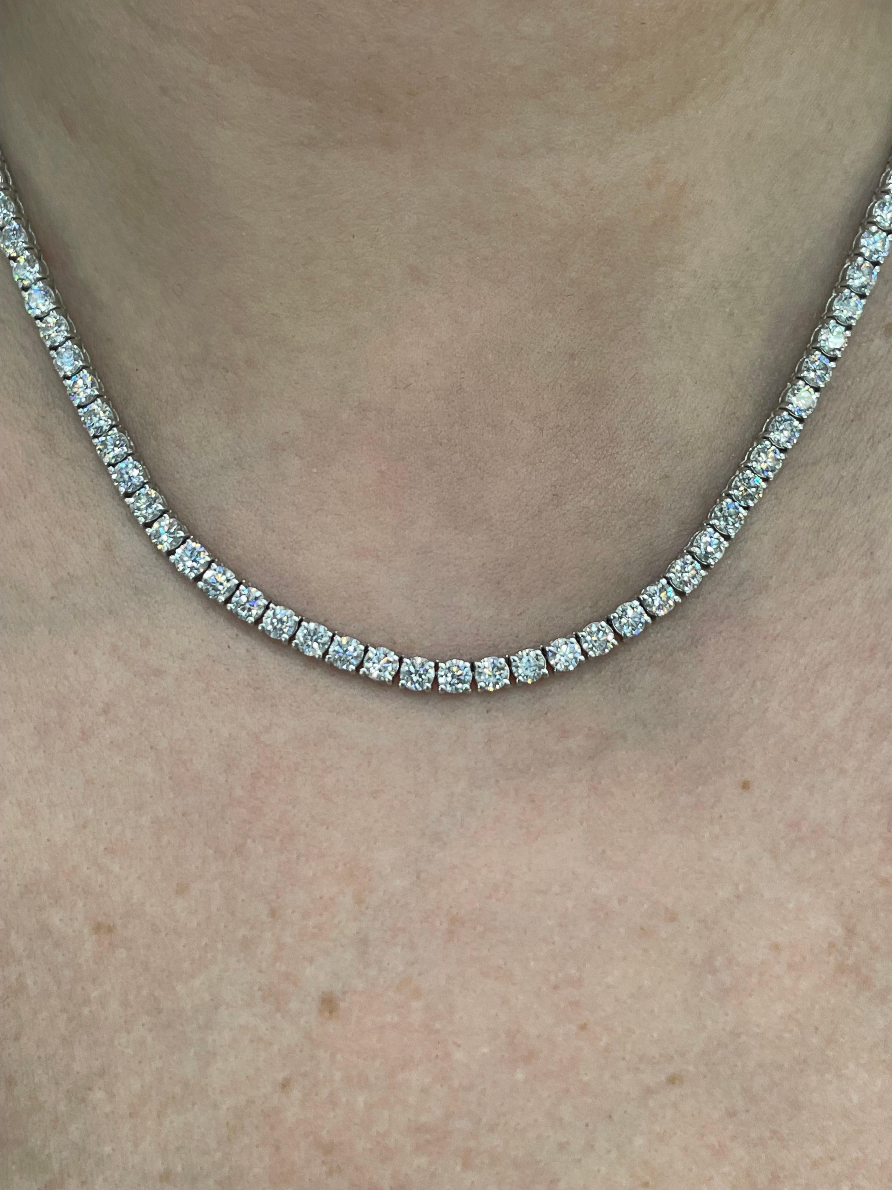 Women's Diamonds Straight Line Necklace 17.25 Carats 14k White Gold 0.15 PTS For Sale