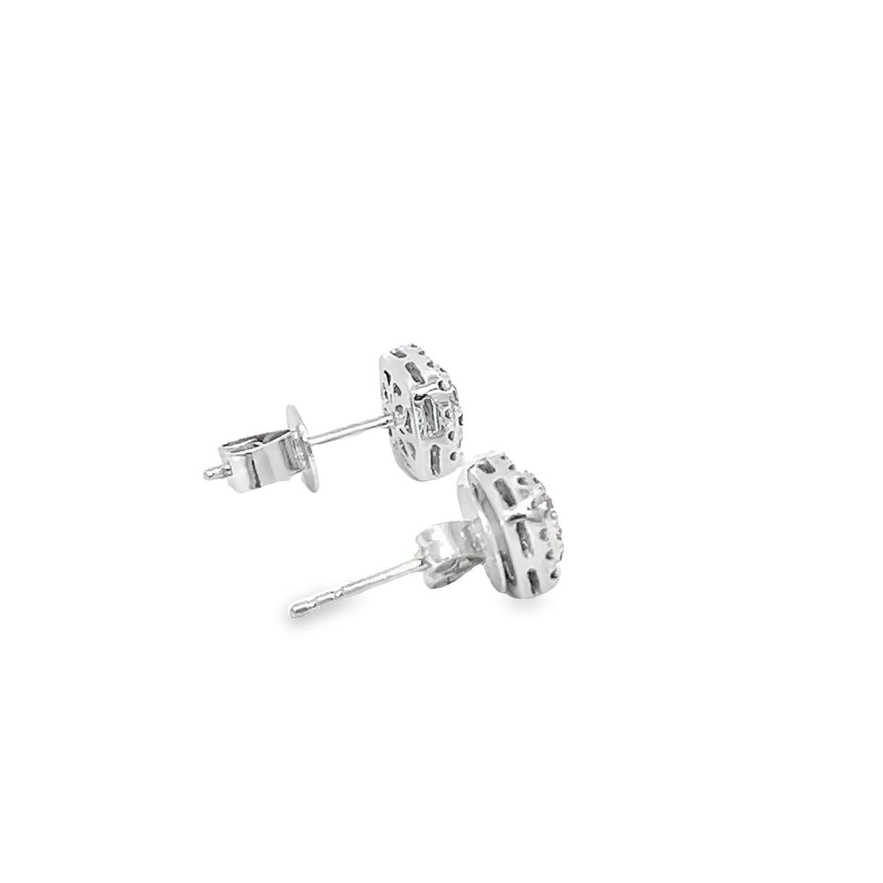 Round Cut Diamonds Studs Earrings set in 18K White Gold, 0.42 Carat For Sale