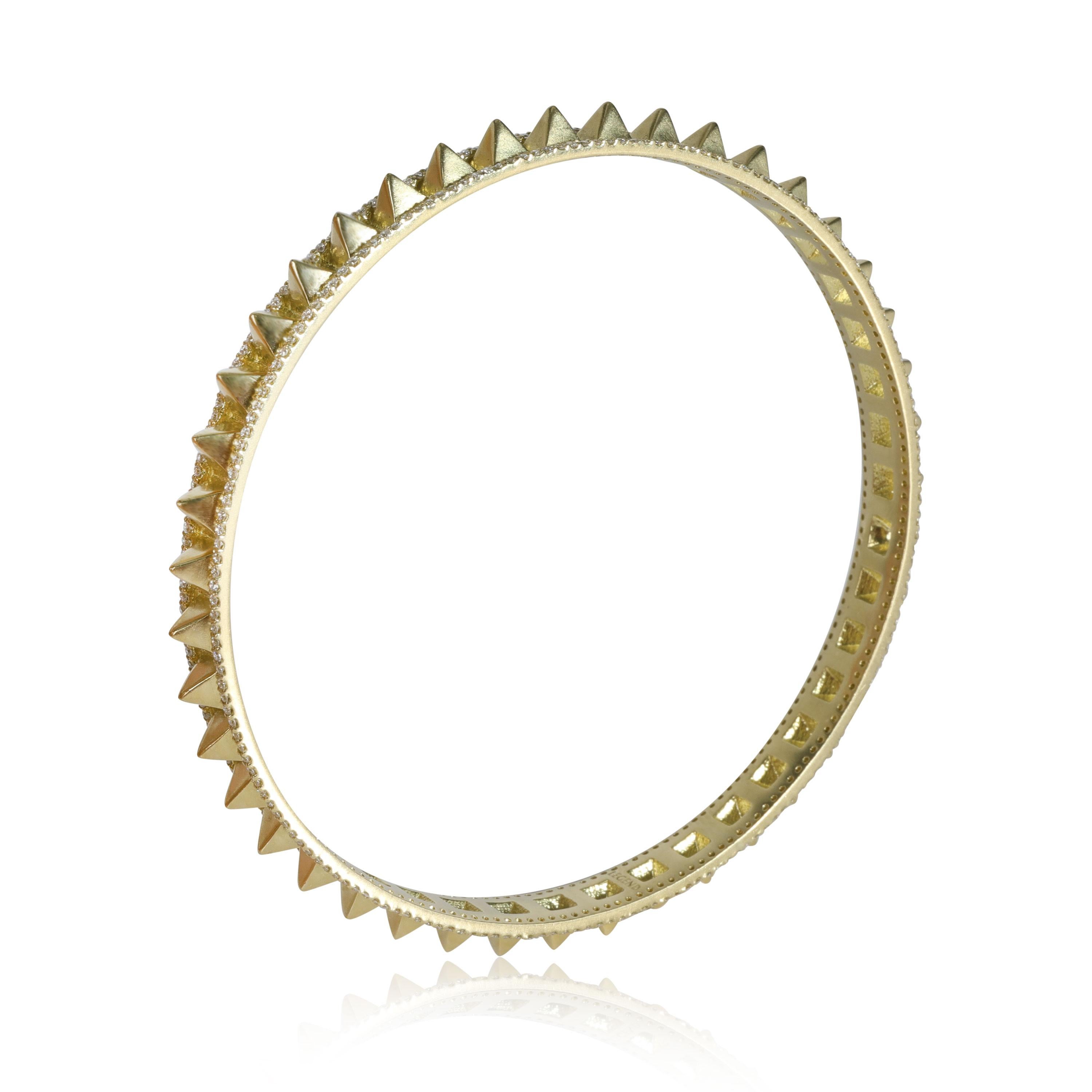 Diamonds Surya Spiked Bangle in 18K Yellow Gold (2.59 ctw)

PRIMARY DETAILS
SKU: 113324
Listing Title: Diamonds Surya Spiked Bangle in 18K Yellow Gold (2.59 ctw)
Condition Description: Retails for 16,995 USD. New and unworn. Inside diameter 2.5