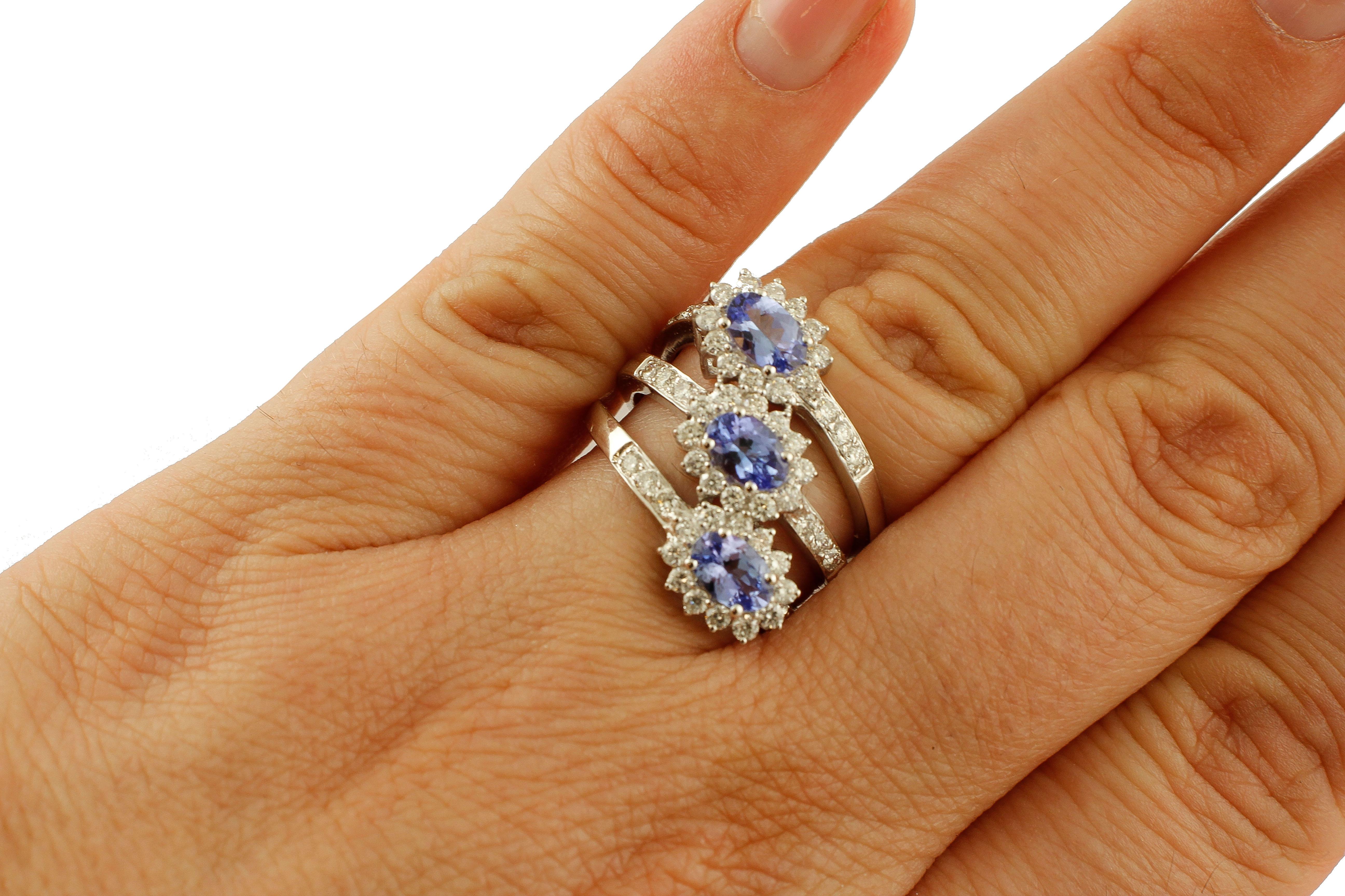 Diamonds, Tanzanite, 18 Karat White Gold Ring In Good Condition For Sale In Marcianise, Marcianise (CE)